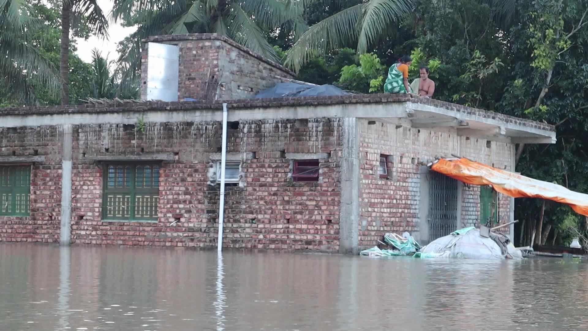 Eastern Indian state West Bengal hit by massive flood 