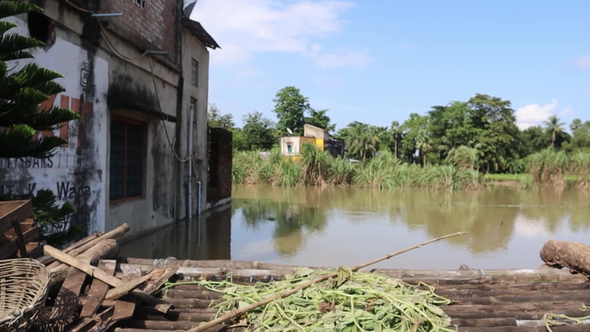 Eastern Indian state West Bengal hit by massive flood 