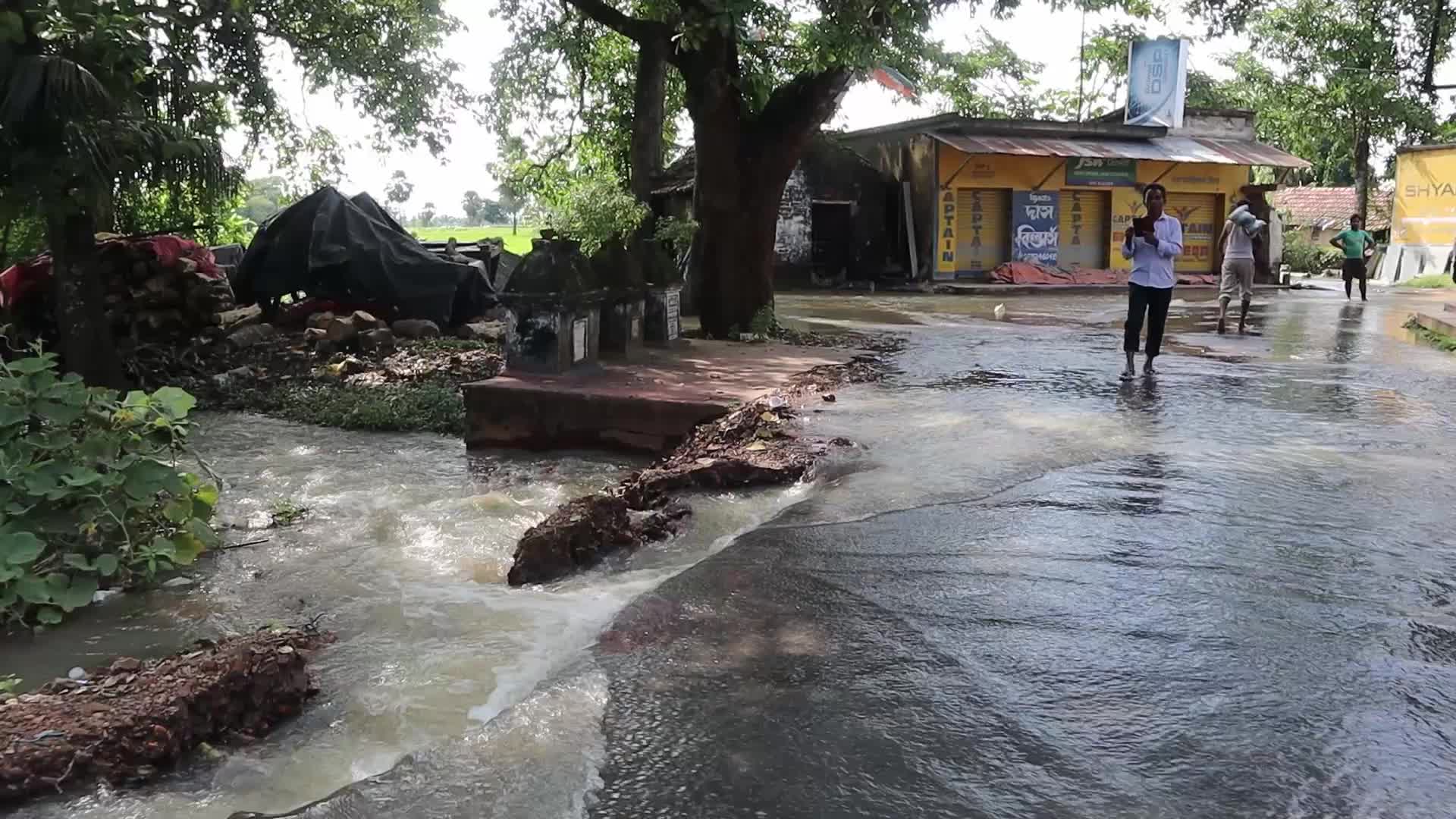 Eastern Indian state West Bengal hit by massive flood 