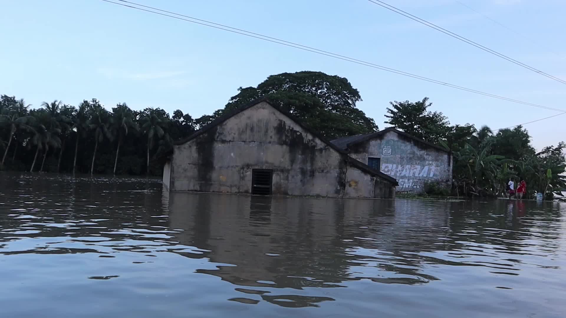 Eastern Indian state West Bengal hit by massive flood 