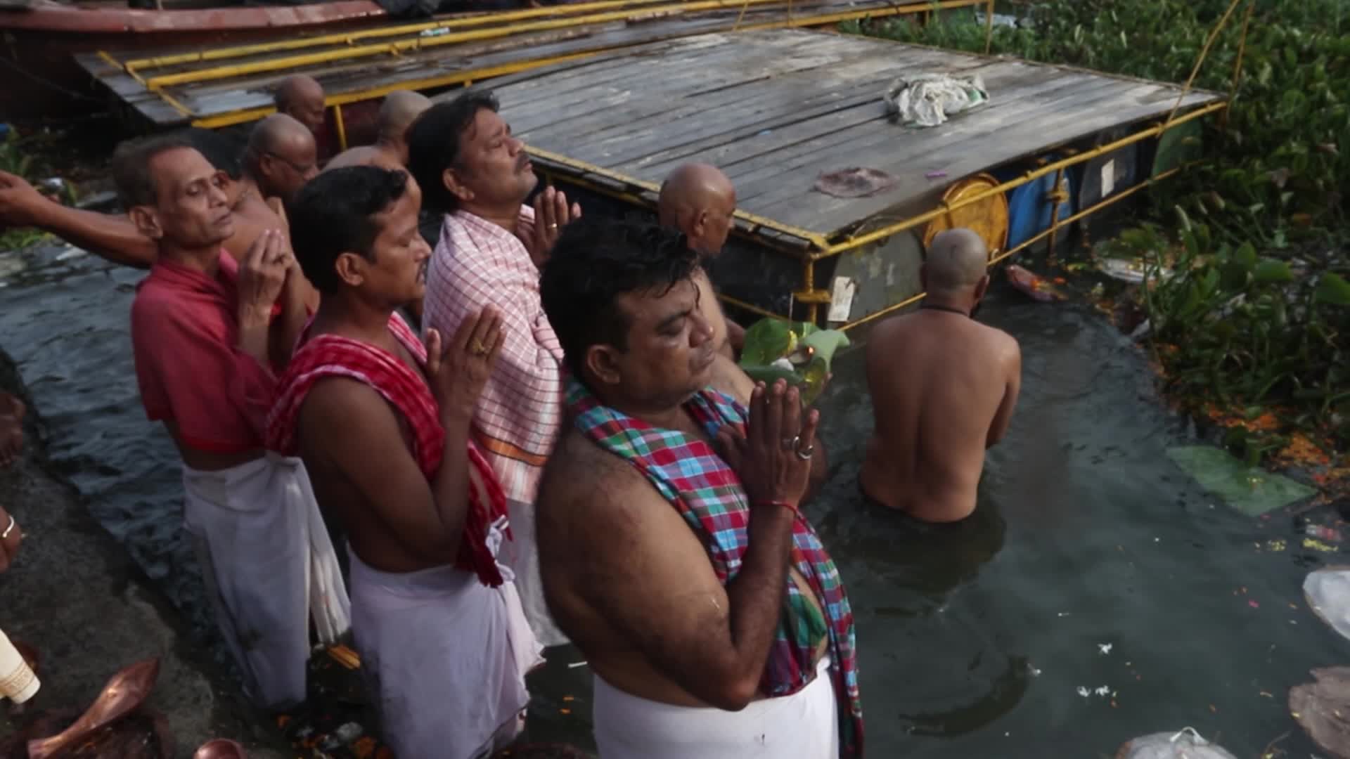 'Sarvapitri Amavasya' Ritual In India