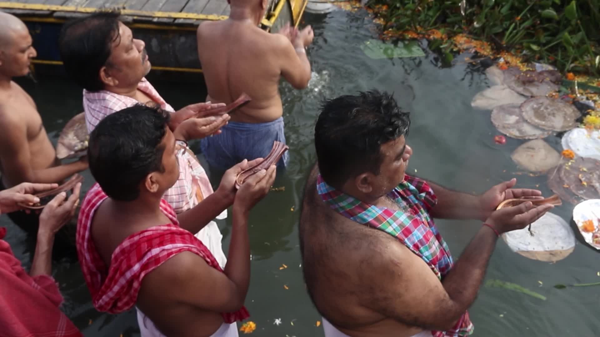 'Sarvapitri Amavasya' Ritual In India