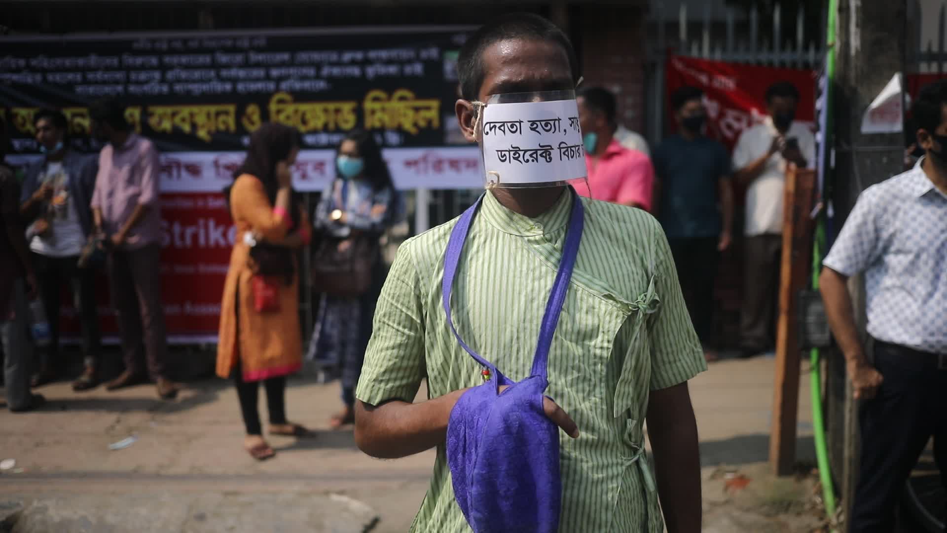  Hundreds protest in Bangladesh over deadly religious violence