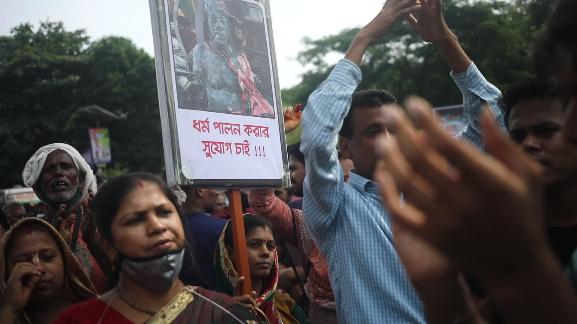  Hundreds protest in Bangladesh over deadly religious violence