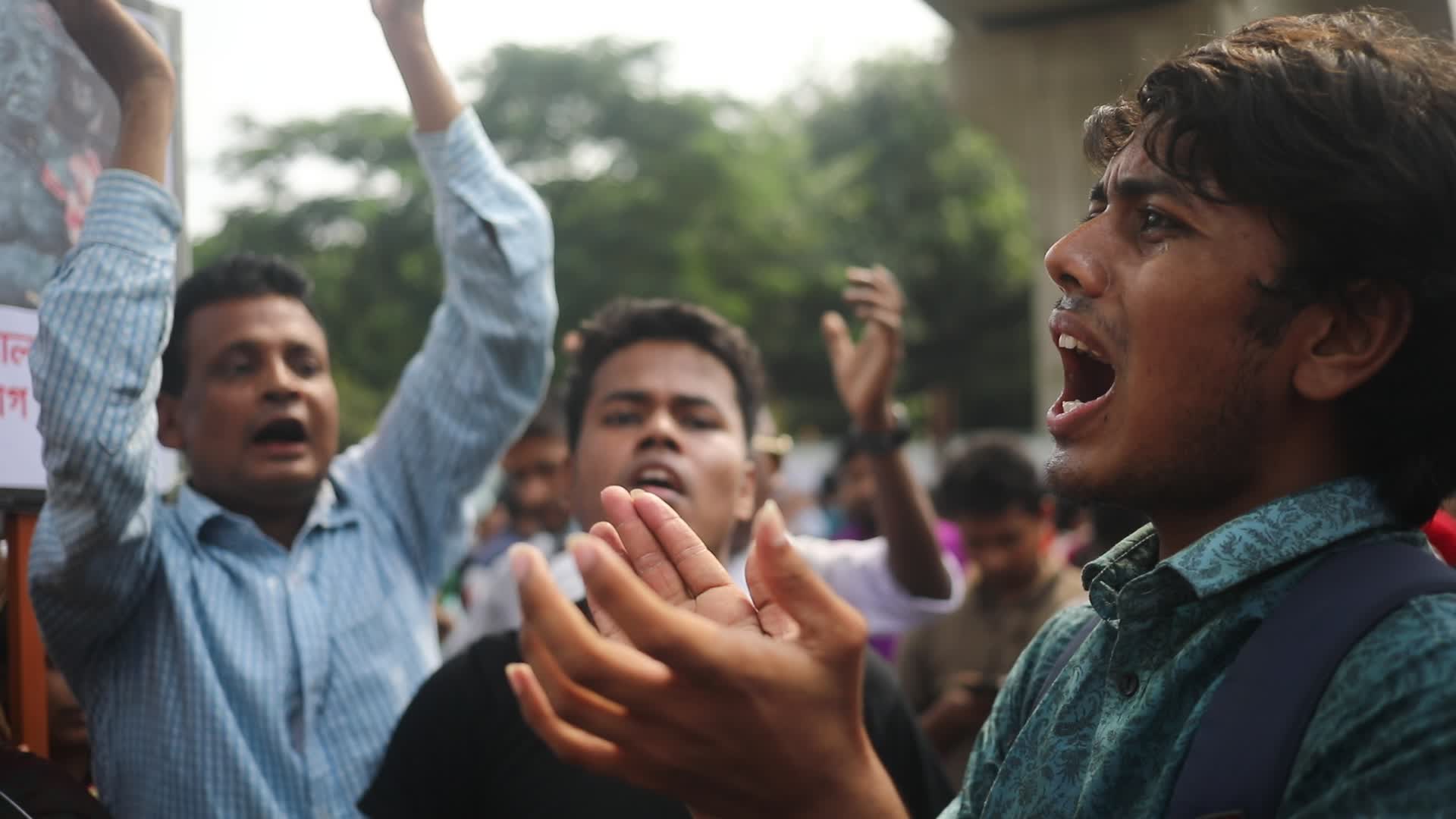  Hundreds protest in Bangladesh over deadly religious violence