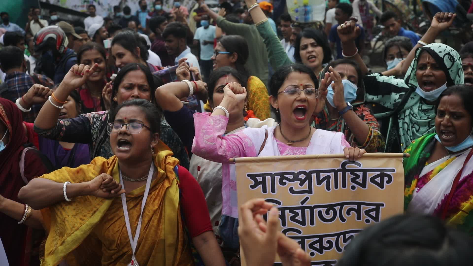  Hundreds protest in Bangladesh over deadly religious violence
