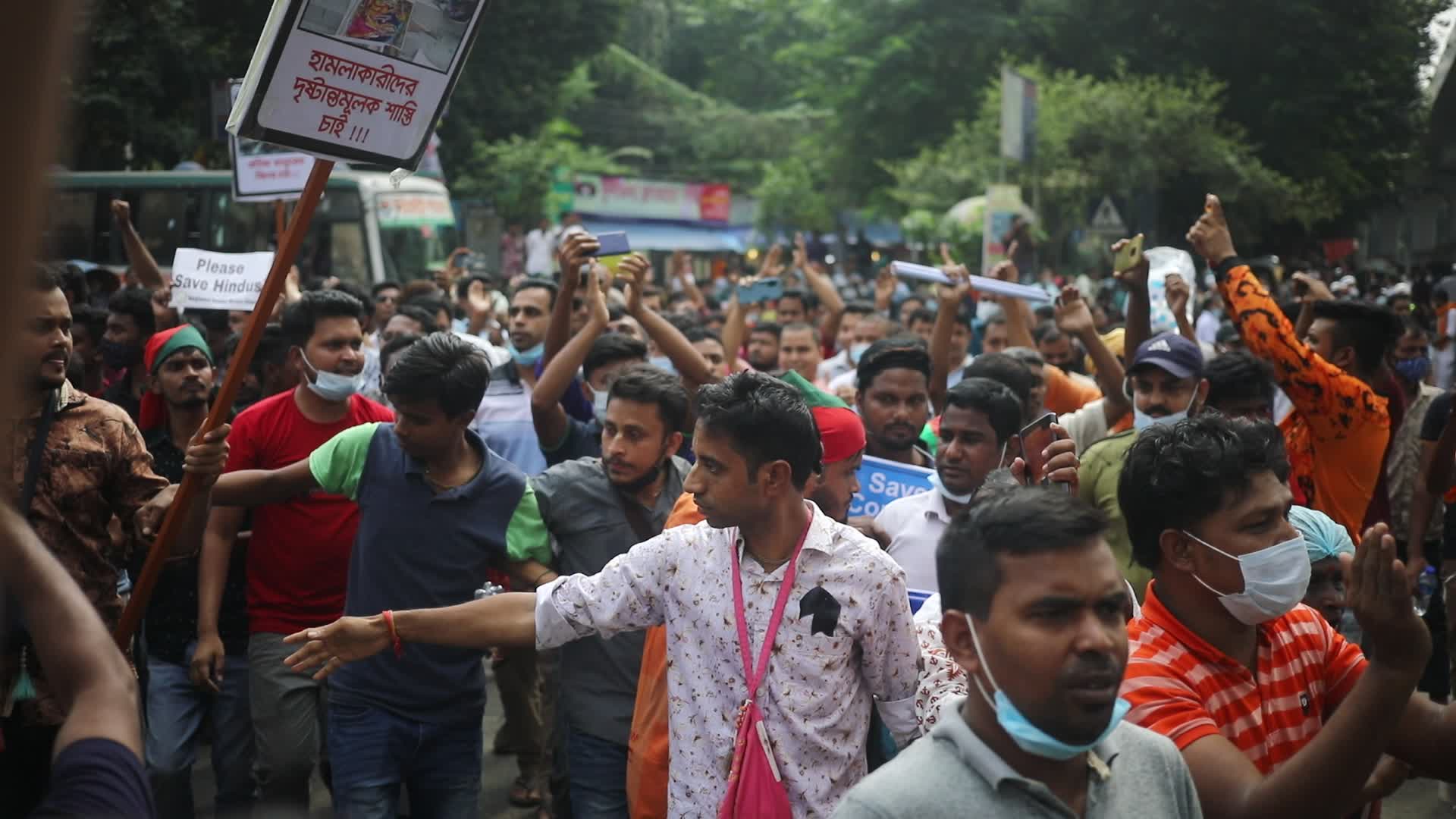  Hundreds protest in Bangladesh over deadly religious violence