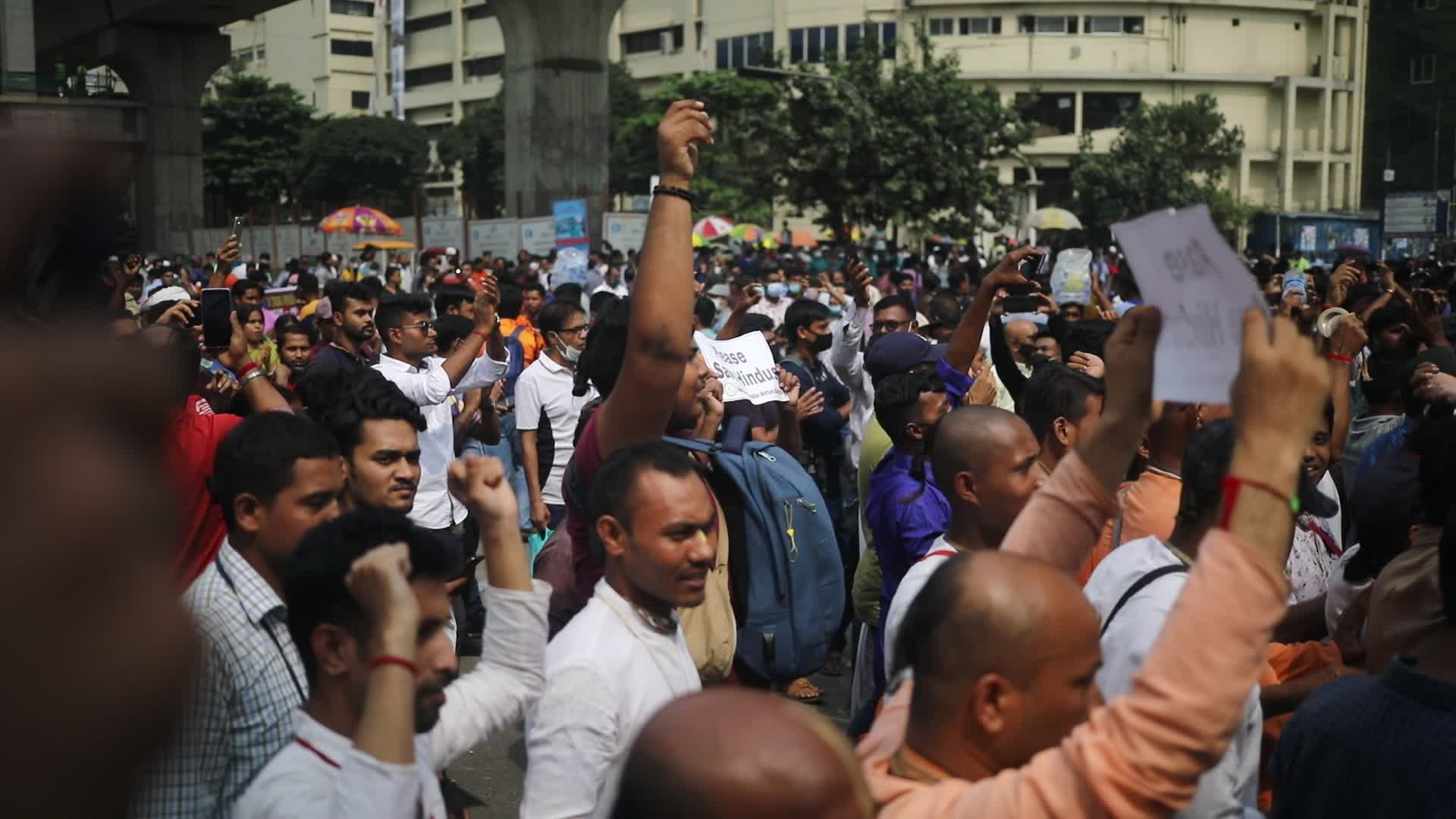  Hundreds protest in Bangladesh over deadly religious violence