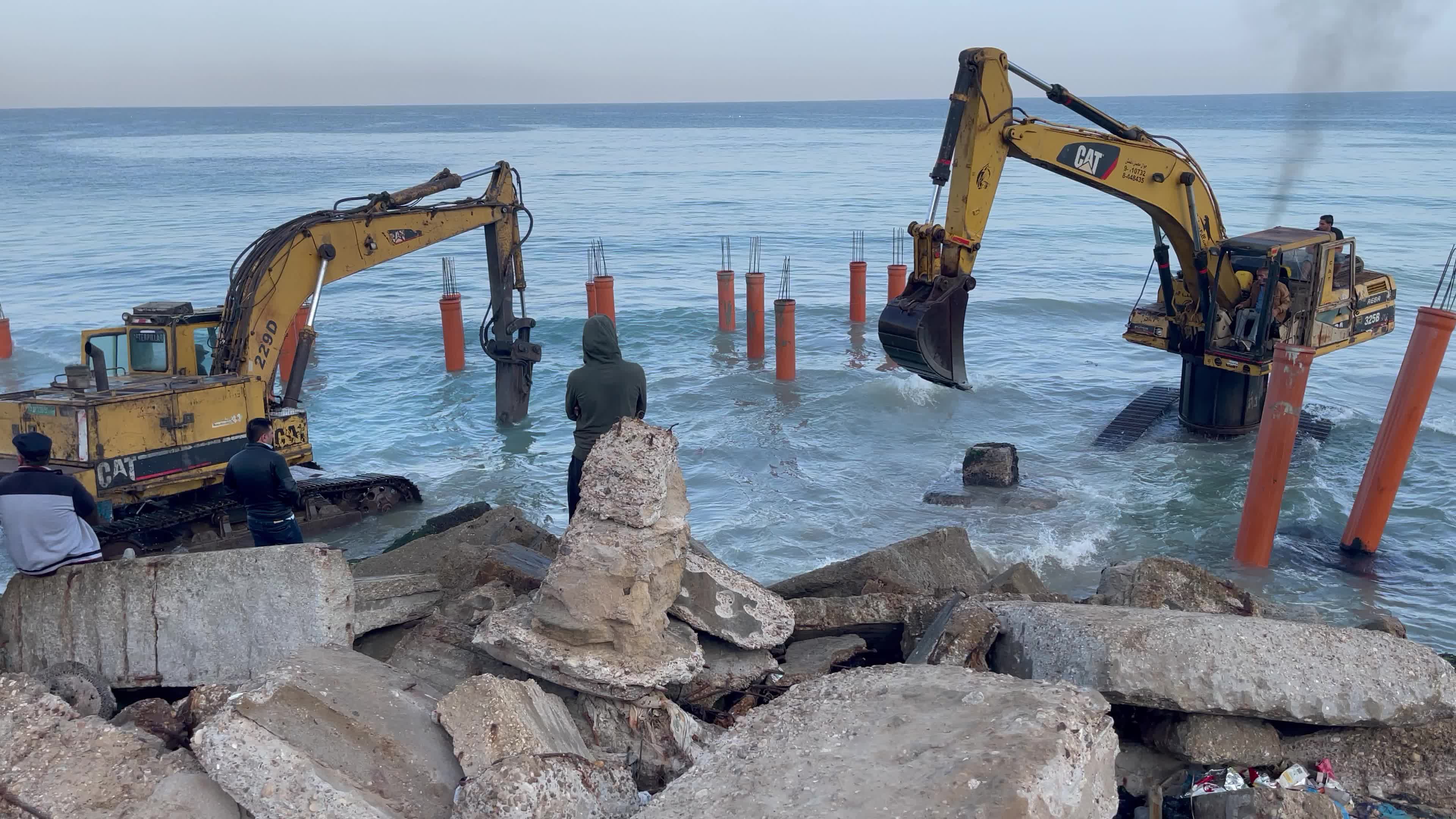 Bulldozer to build the coffee shop "Citadel" in Gaza