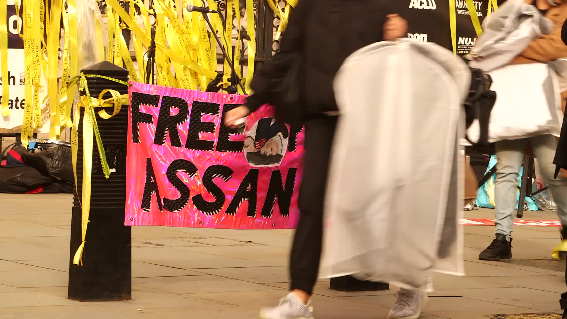 Supporters of Wikileaks founder Julian Assange protest in London