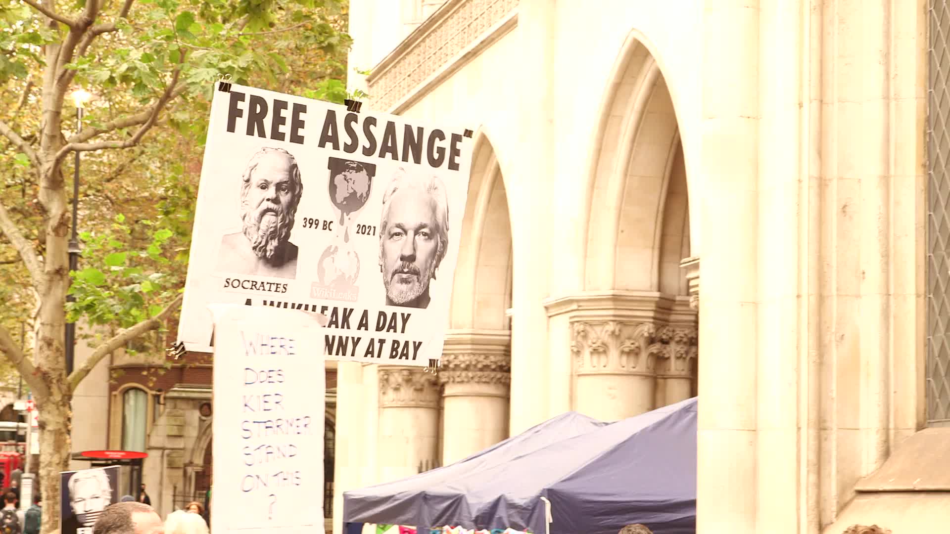 Supporters of Wikileaks founder Julian Assange protest in London