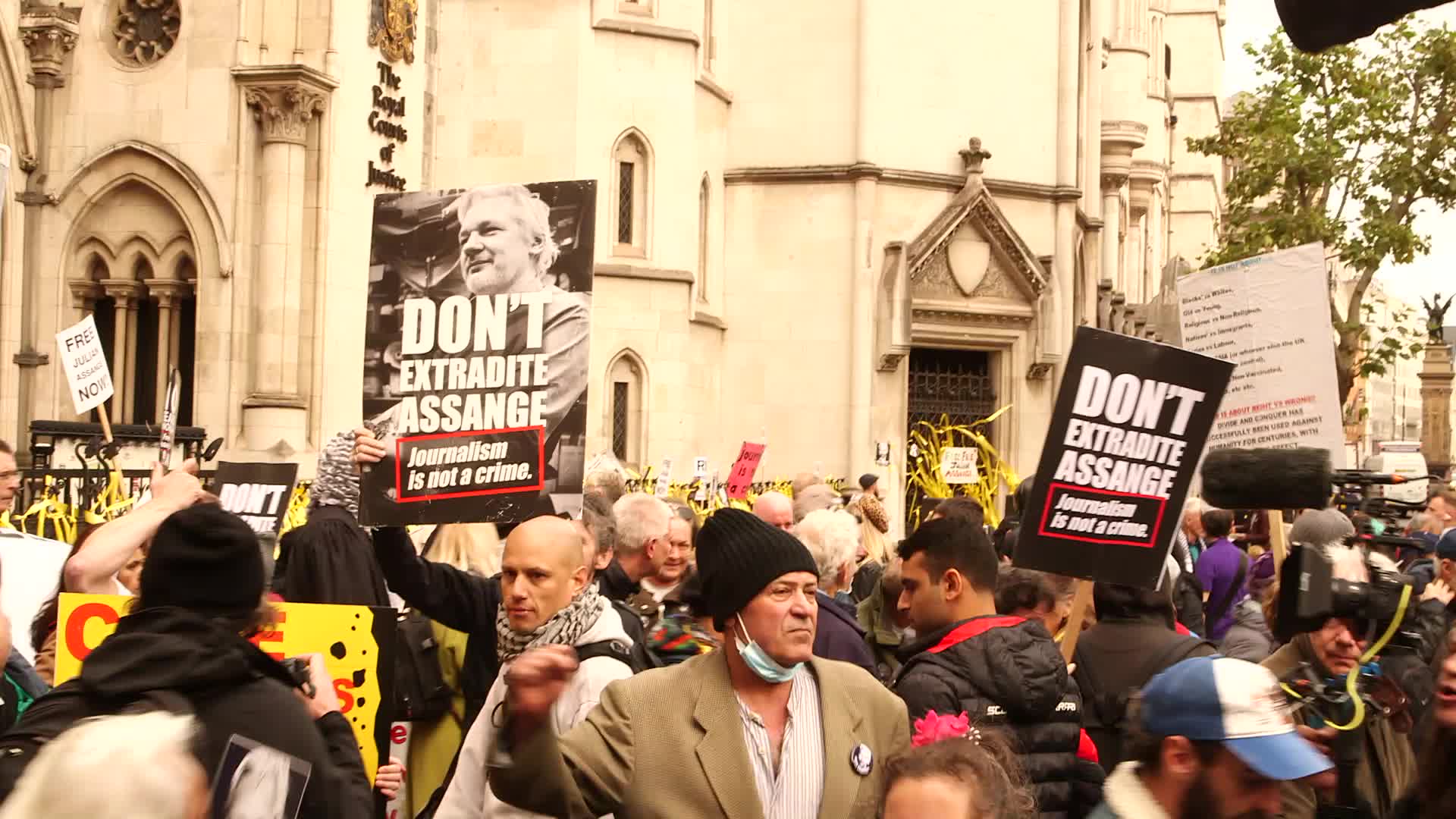 Supporters of Wikileaks founder Julian Assange protest in London