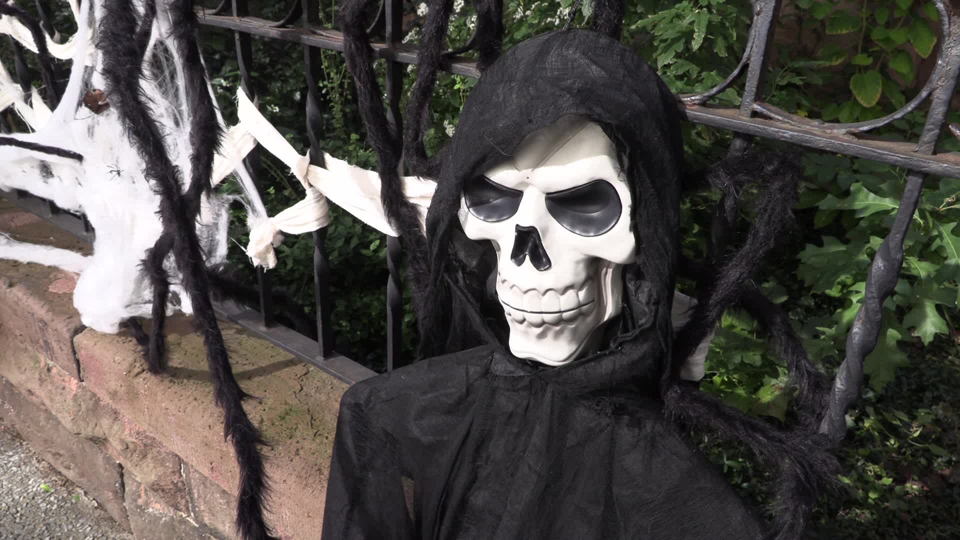NYC: Halloween decorations