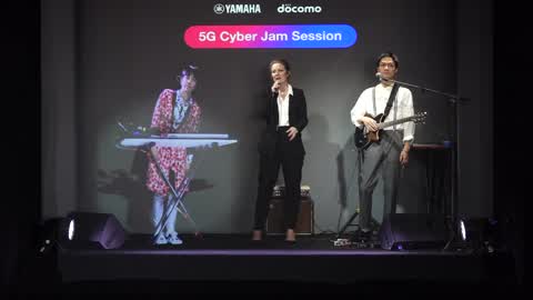 Virtual show with a hologram in 5G - Mobile World Congress