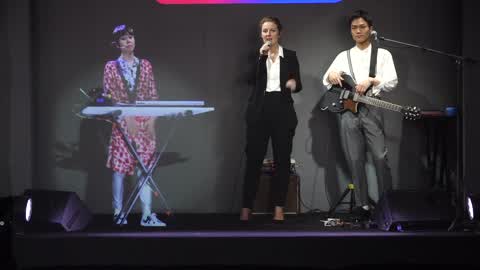 Virtual show with a hologram in 5G - Mobile World Congress