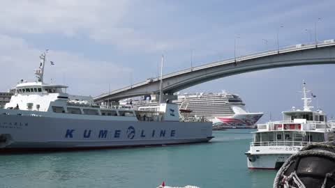 160 thousands ton class cruise-ship visits Naha port
