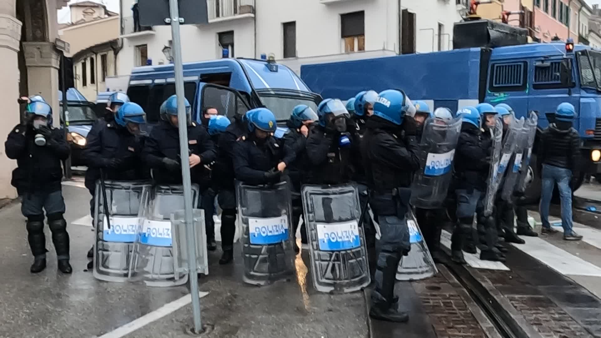 Police in riot gear take sides against the march