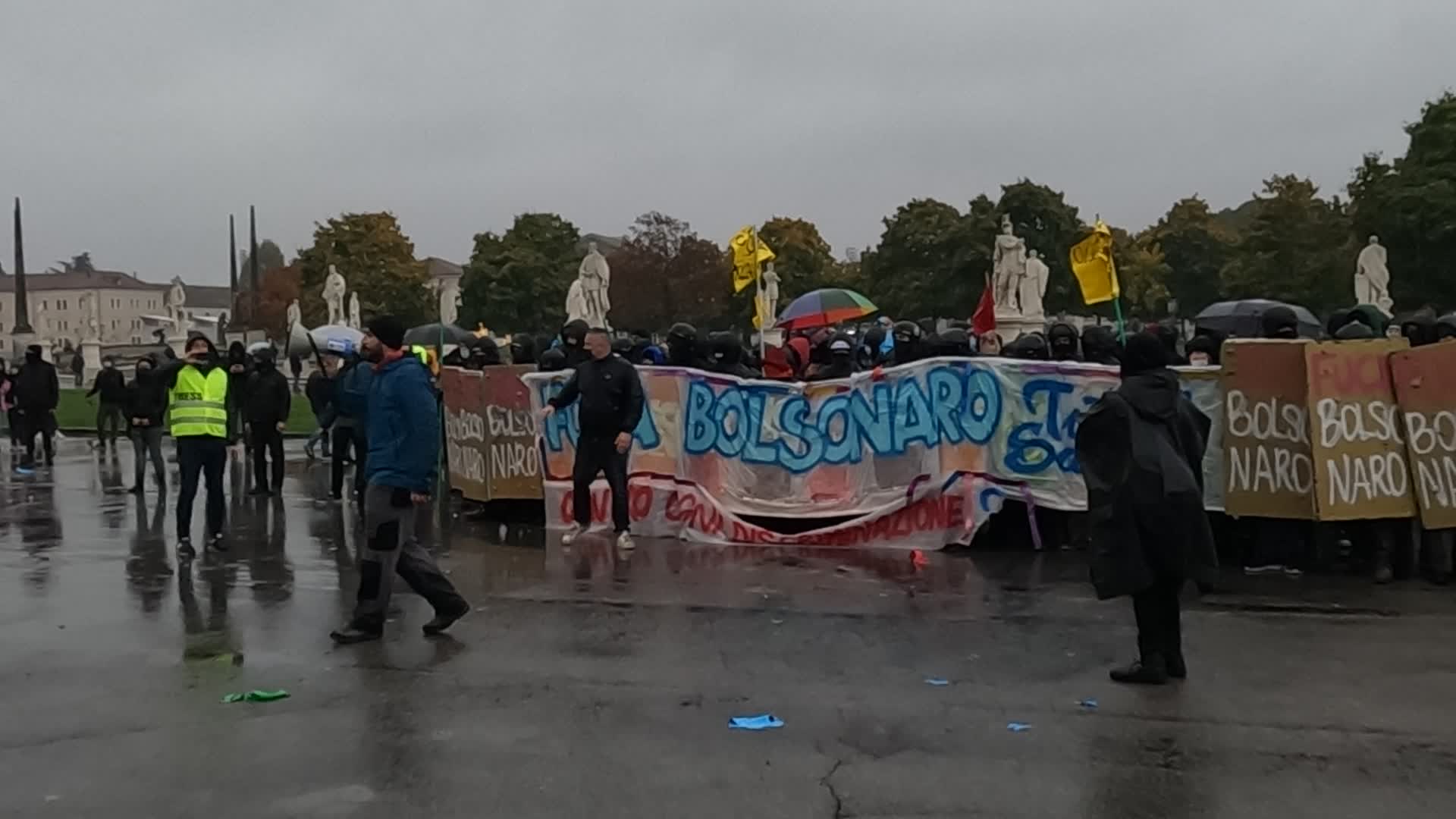 Police in riot gear take sides against the march