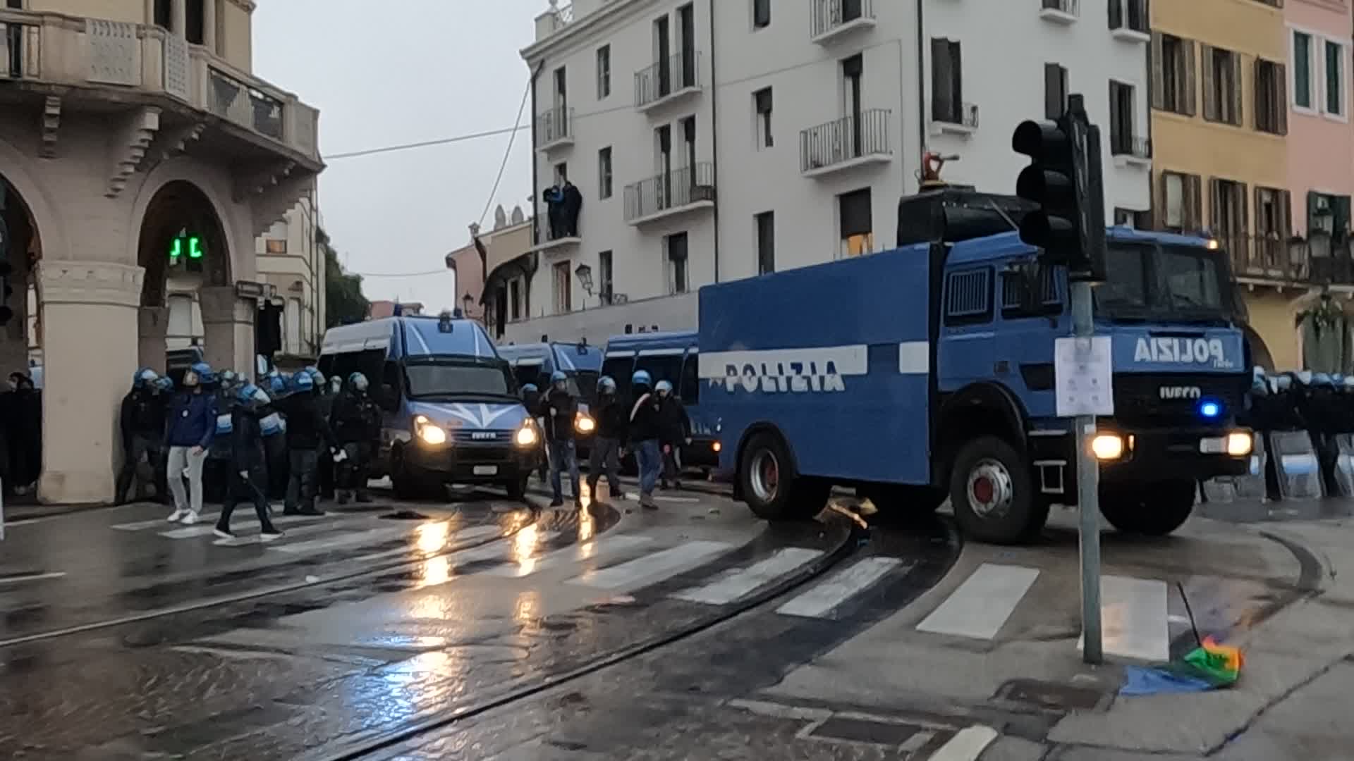 Police in riot gear take sides against the march