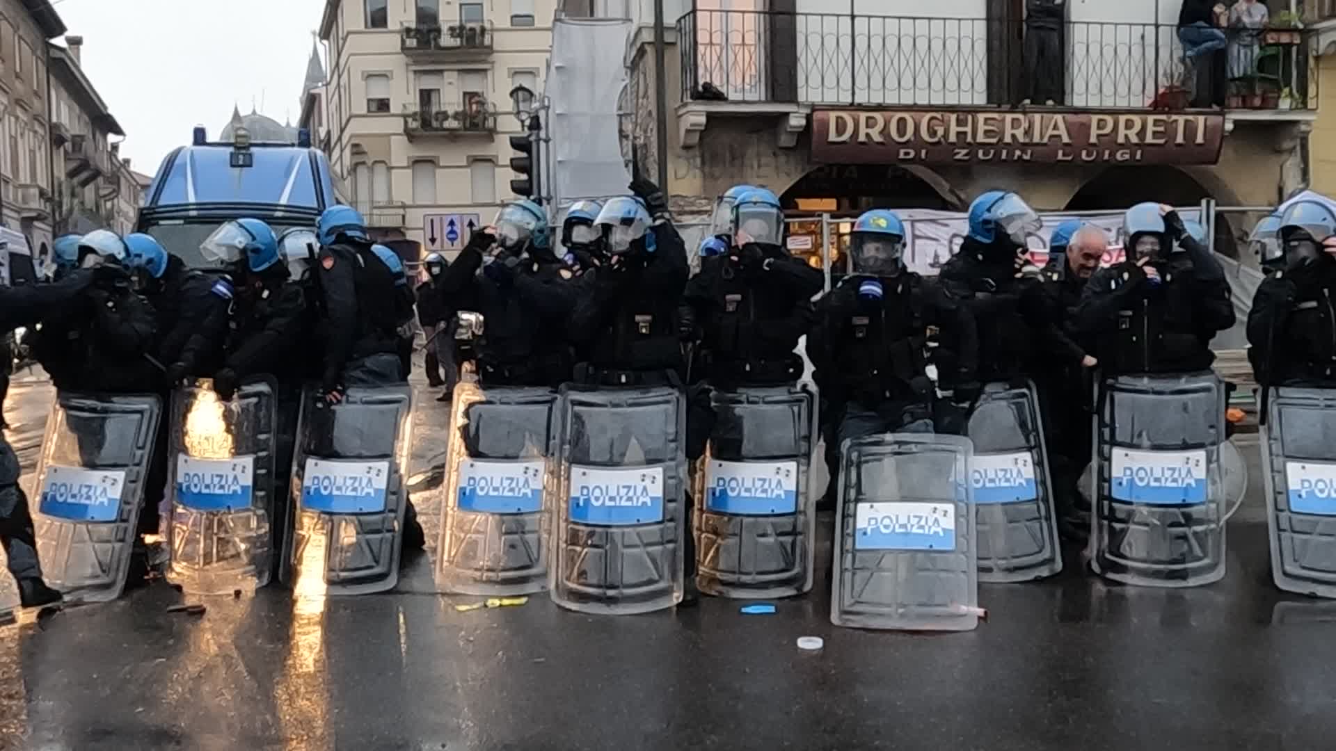 Police in riot gear take sides against the march