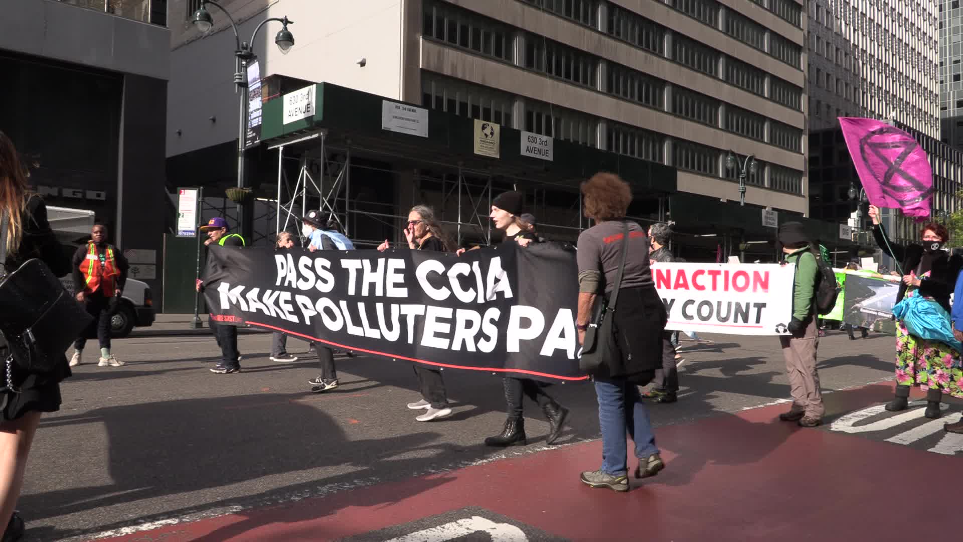 NYC: Climate Protesters Block Traffic in Front of Governor's Office