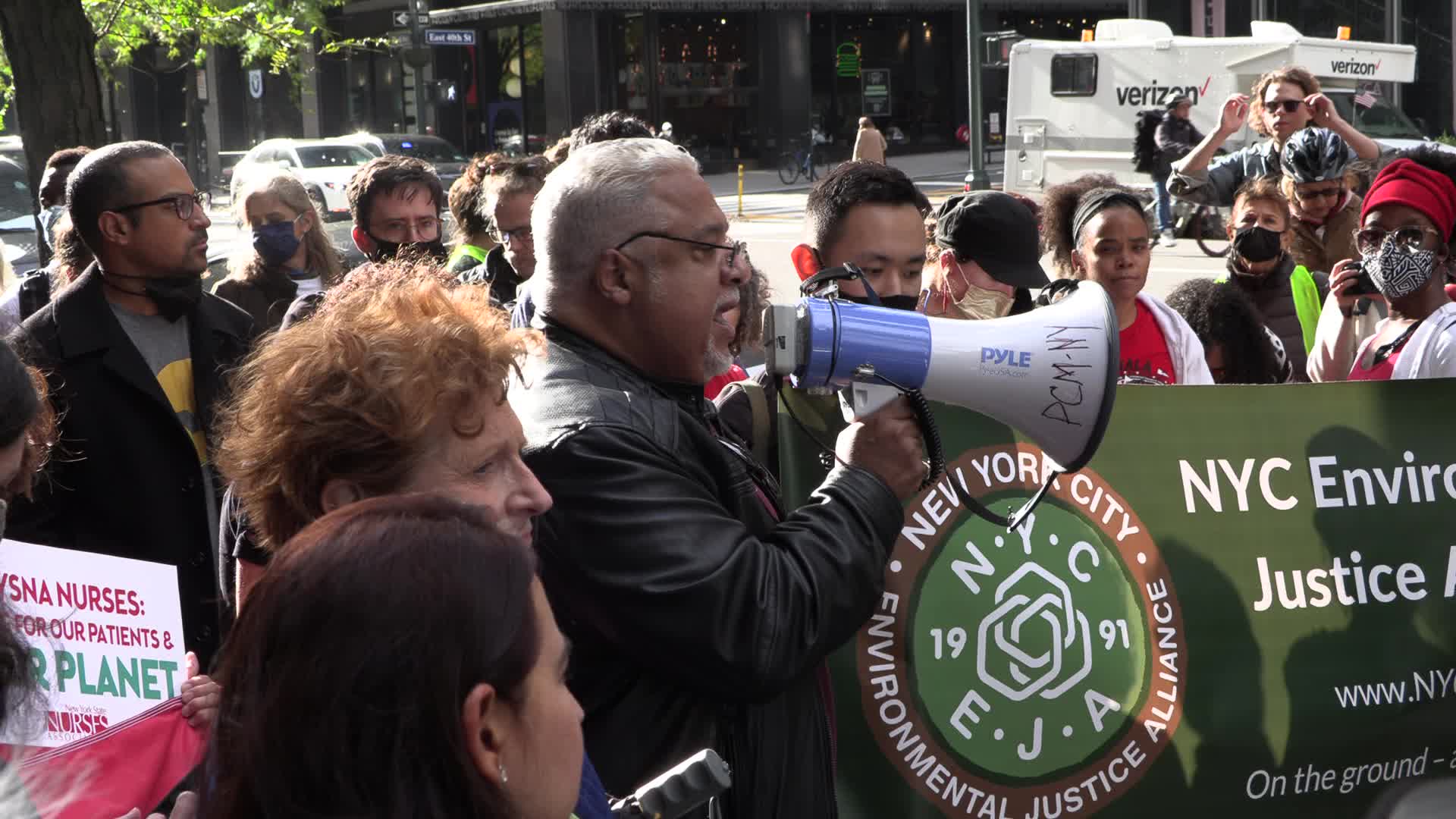 NYC: Climate Protesters Block Traffic in Front of Governor's Office