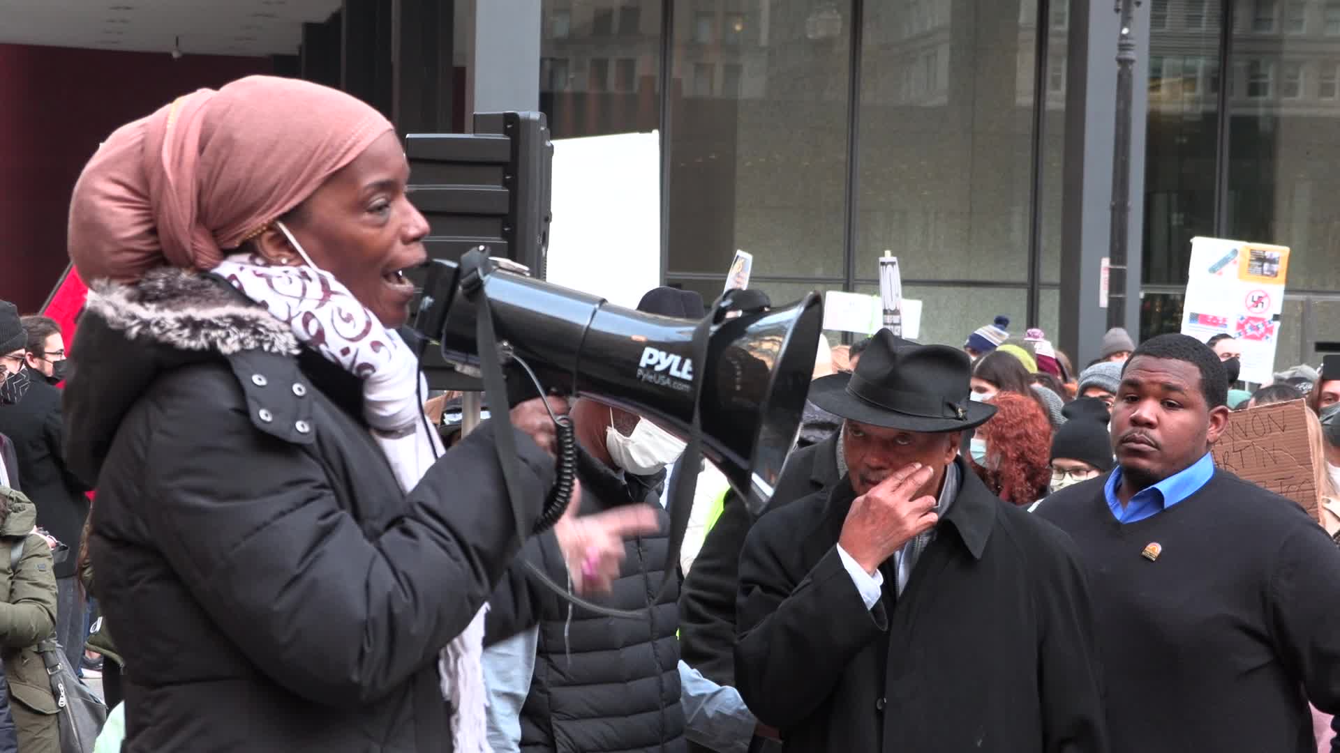 Chicago: Black Lives Matter protest against Rittenhouse verdict