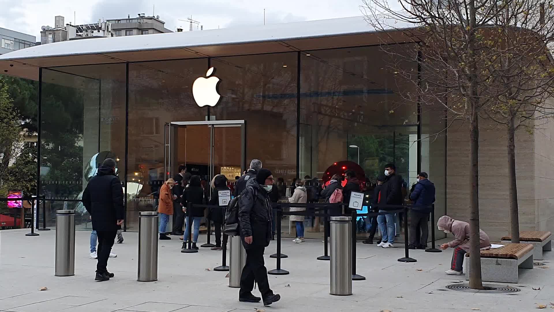Apple Stops Online Sales In Turkey Due To Economic Crisis 