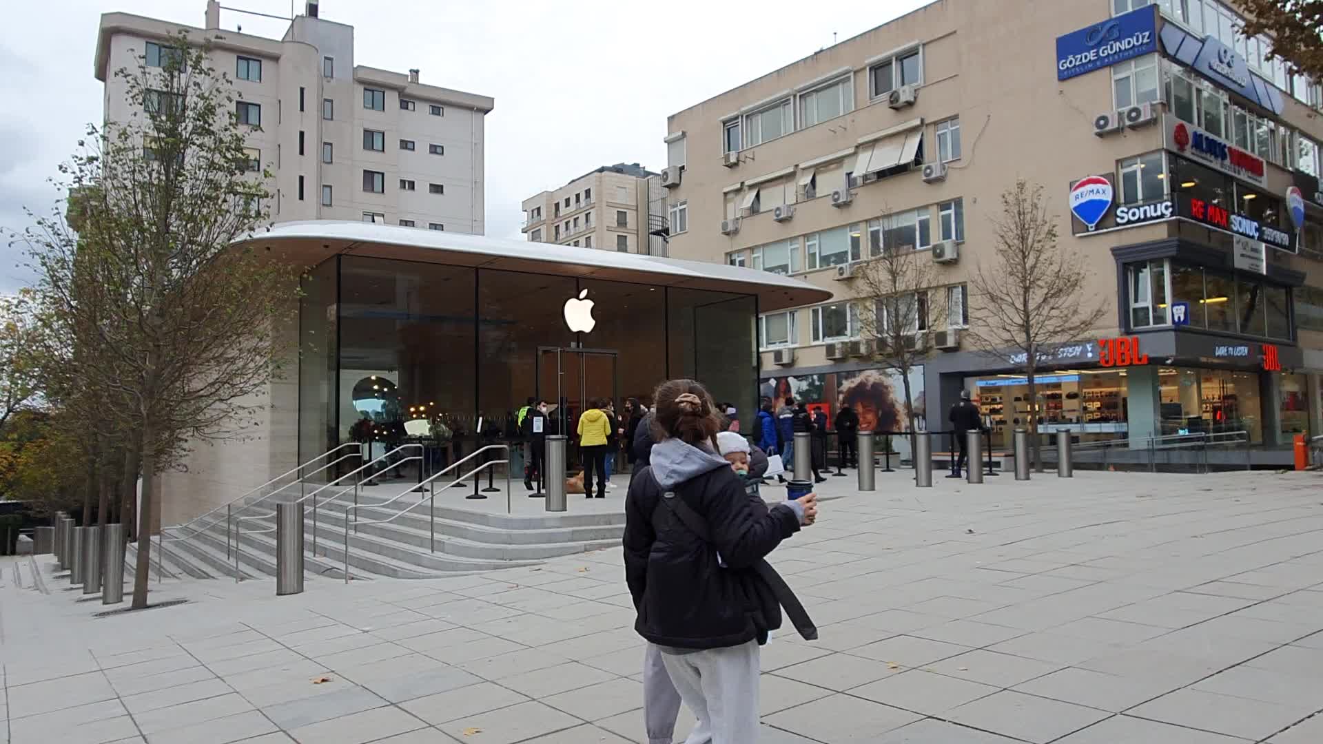 Apple Stops Online Sales In Turkey Due To Economic Crisis 