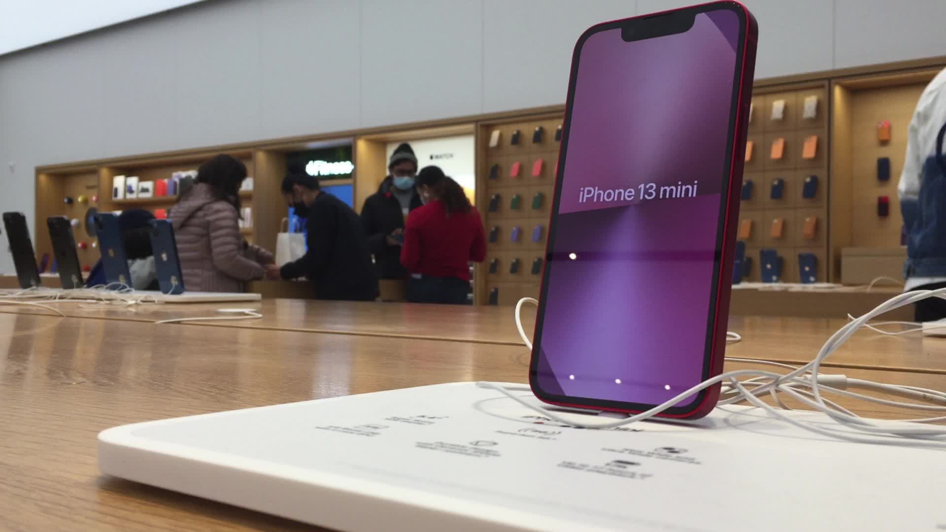 Apple iPhone 13 shortage in Canada