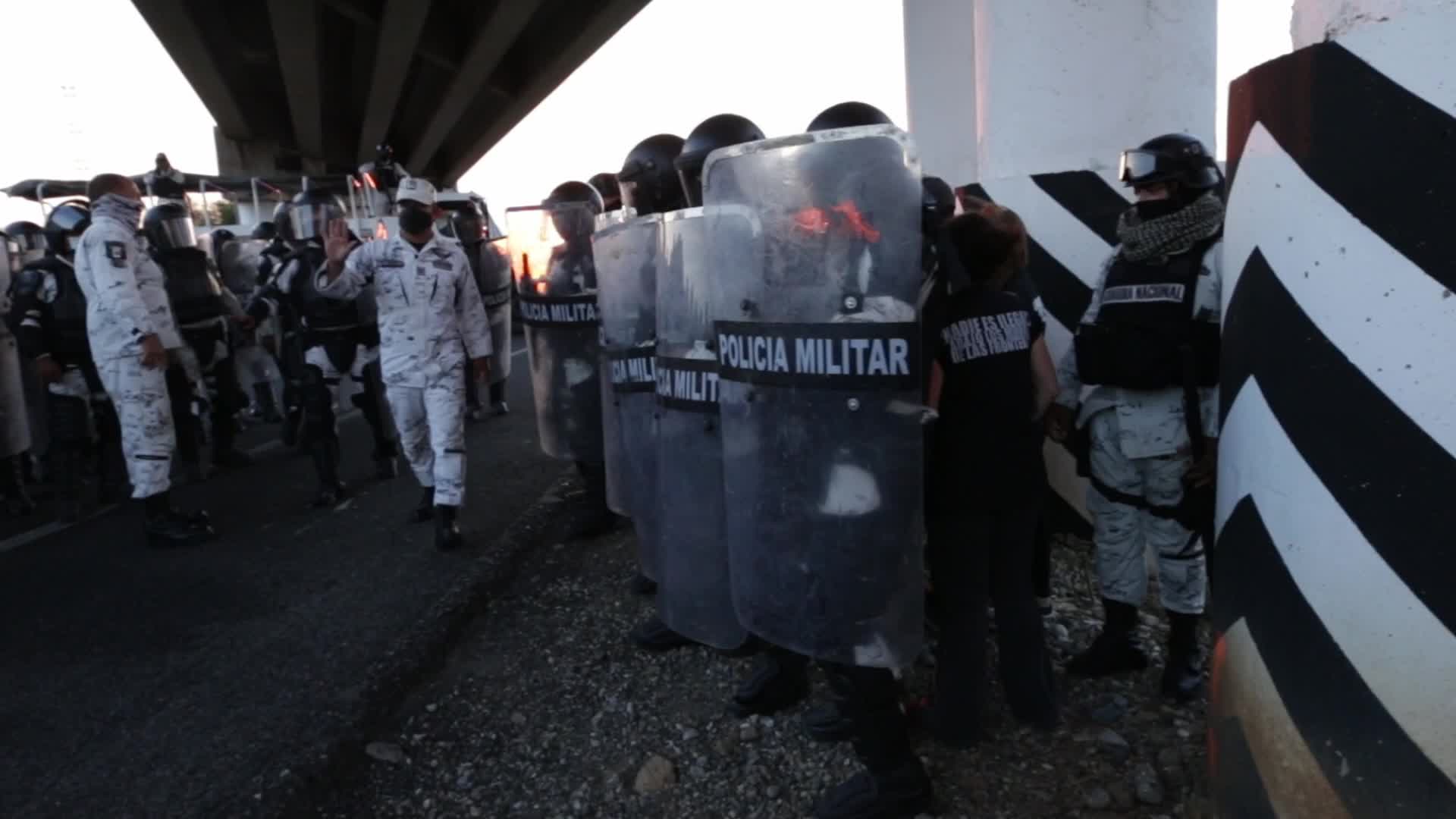 Migrant caravan crosses Mexico