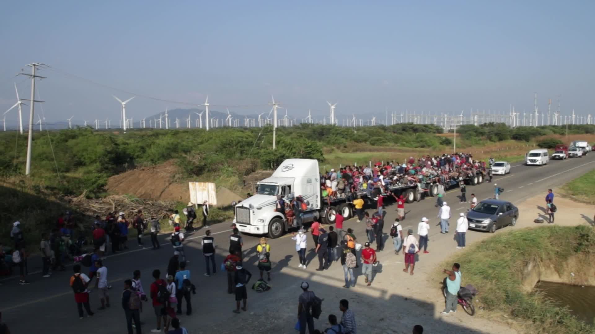 Migrant caravan crosses Mexico