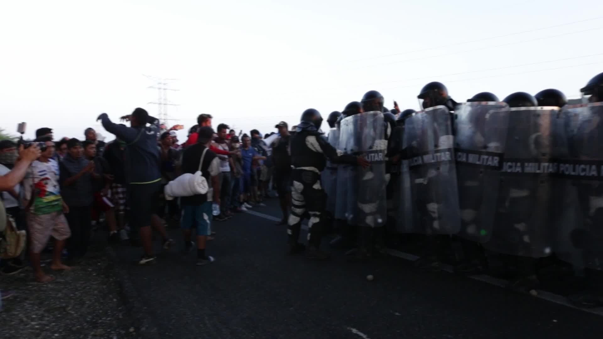 Migrant caravan crosses Mexico