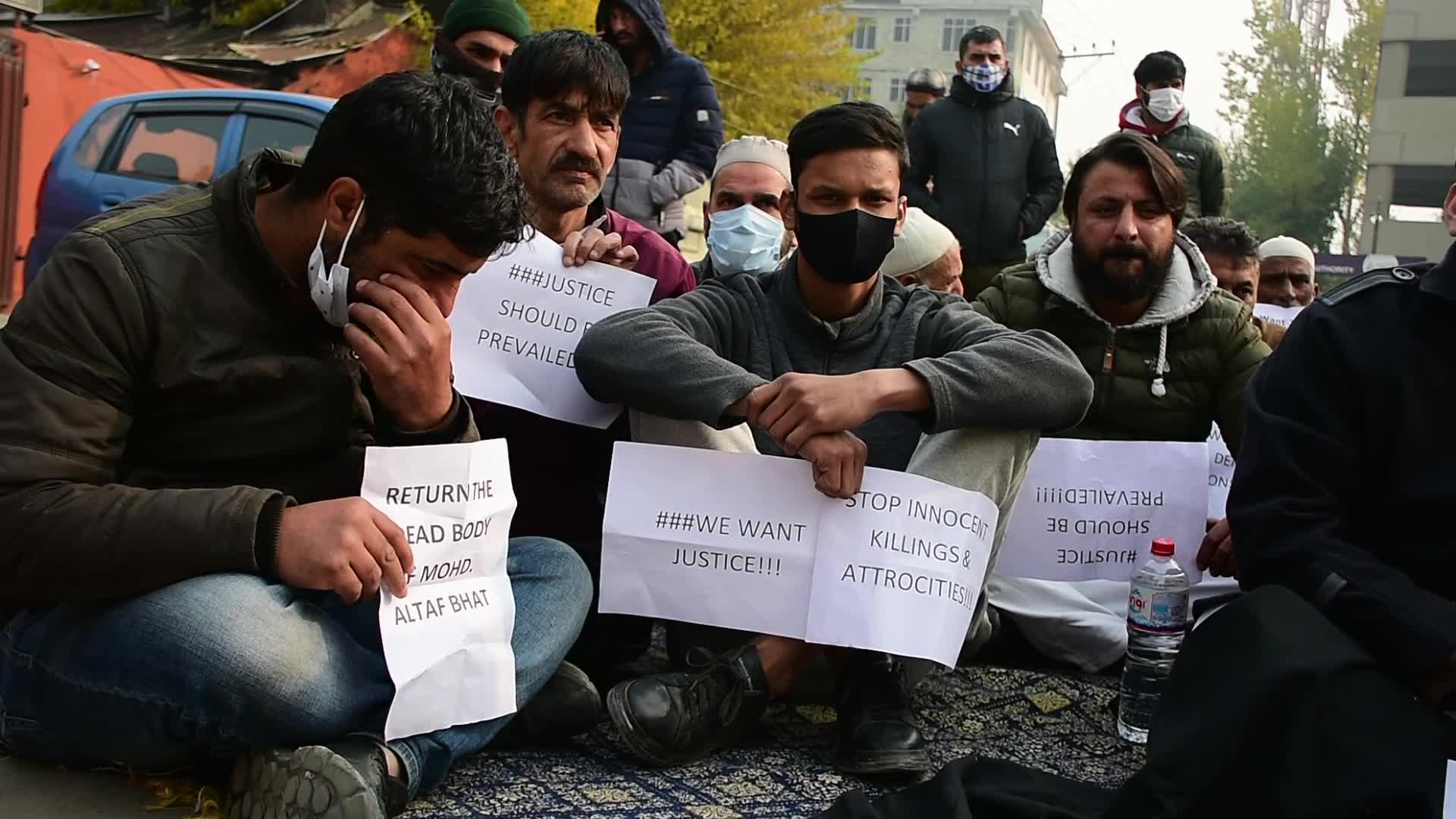 Hyderpora Encounter: Families Of Slain Stage Protests, Demand Mortal Remains