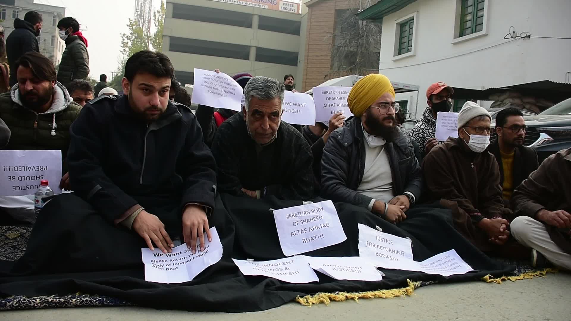 Hyderpora Encounter: Families Of Slain Stage Protests, Demand Mortal Remains