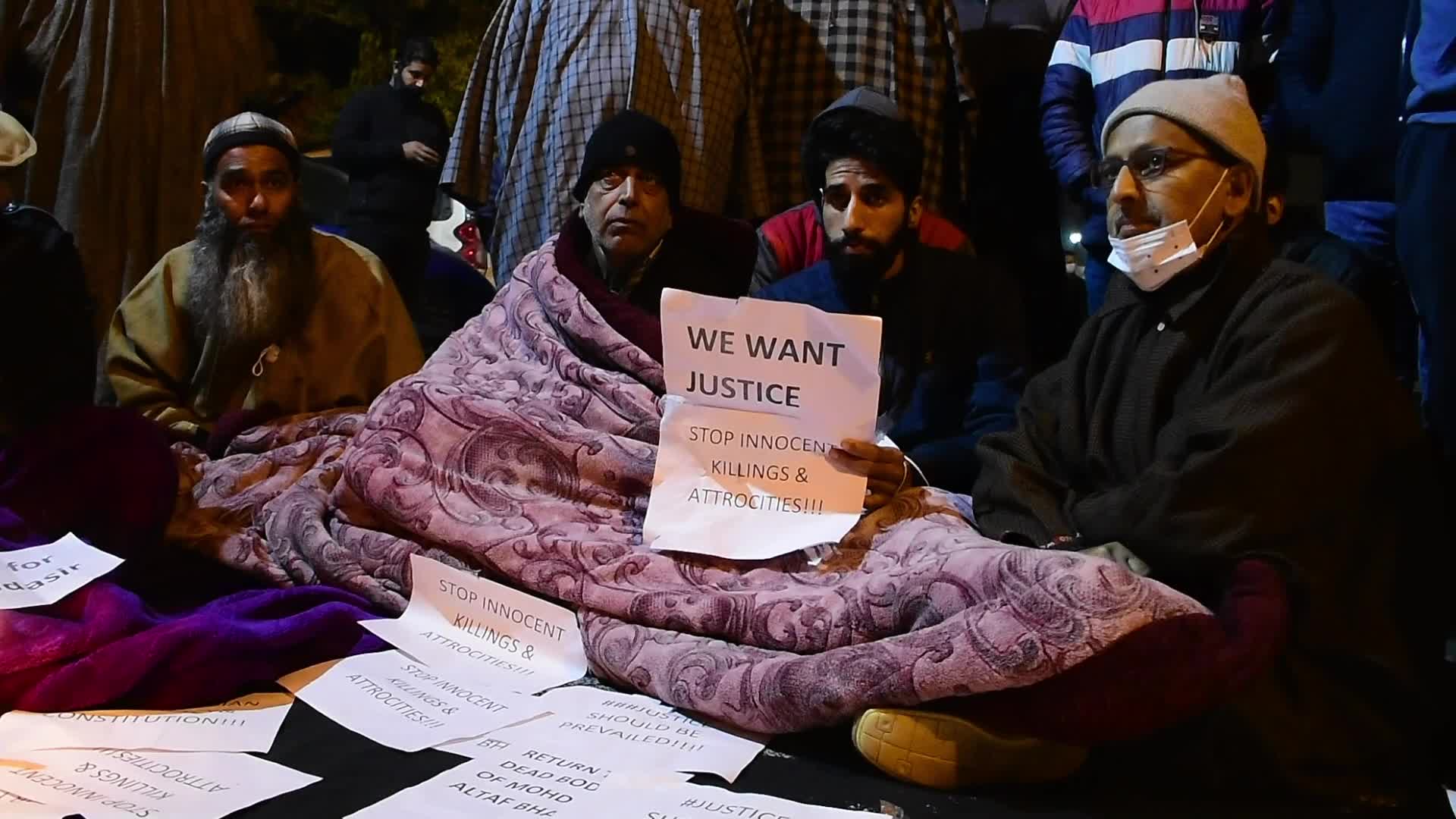 Hyderpora Encounter: Families Of Slain Stage Protests, Demand Mortal Remains