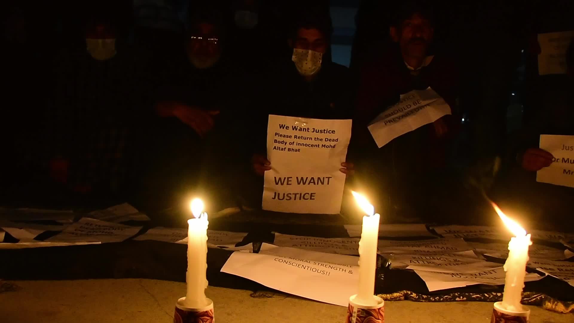Hyderpora Encounter: Families Of Slain Stage Protests, Demand Mortal Remains