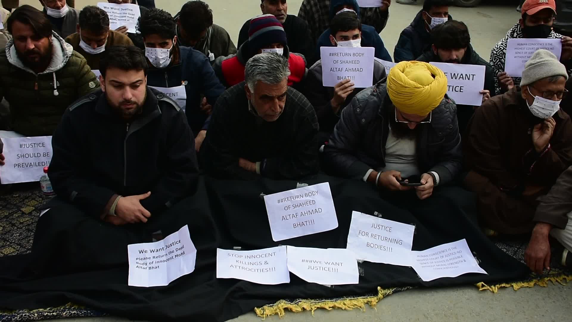 Hyderpora Encounter: Families Of Slain Stage Protests, Demand Mortal Remains