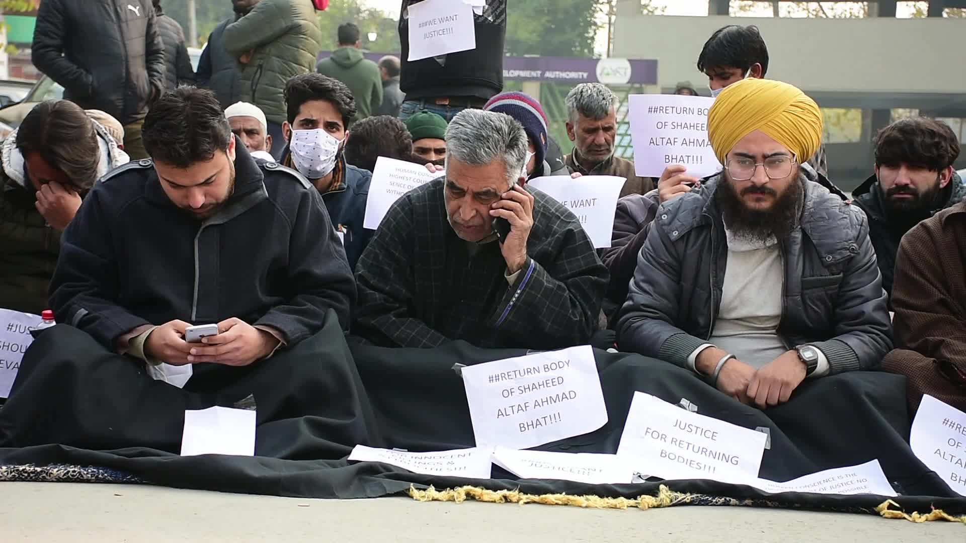 Hyderpora Encounter: Families Of Slain Stage Protests, Demand Mortal Remains