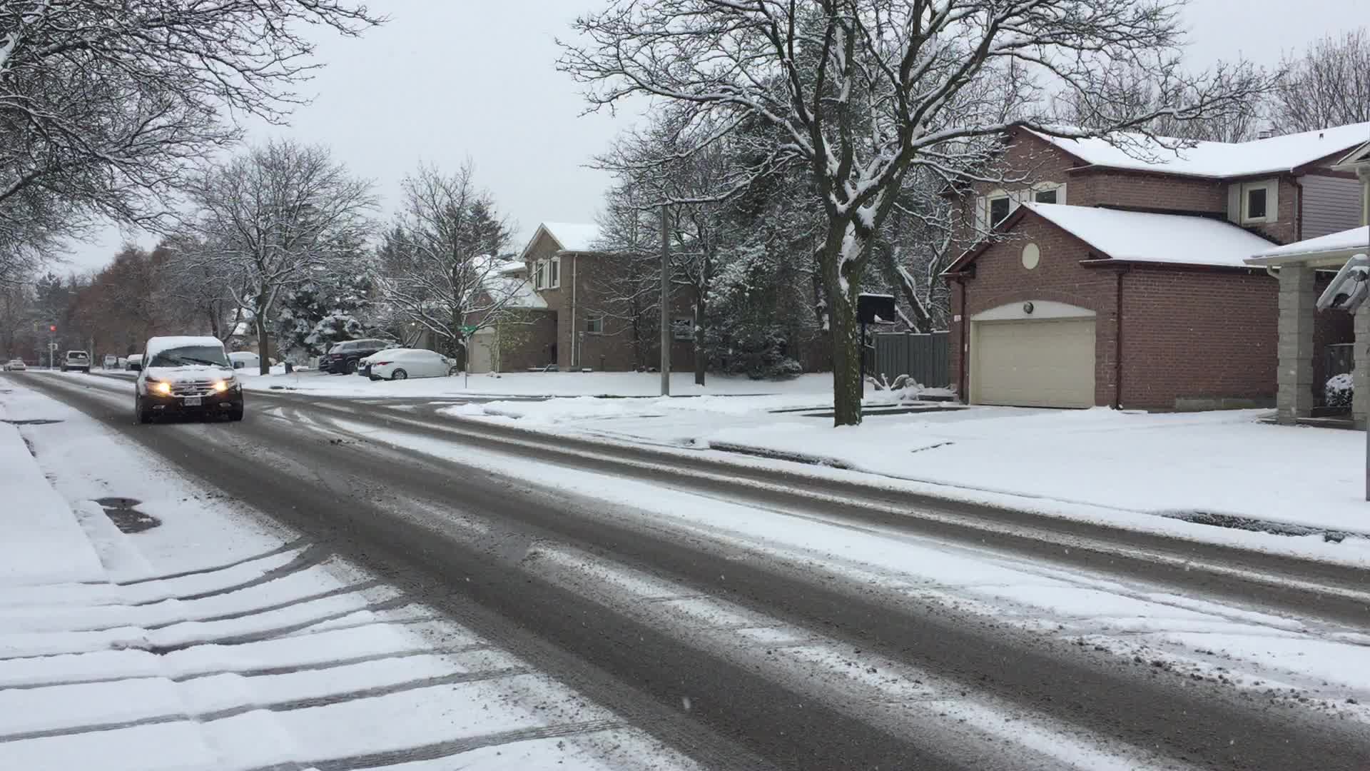 First snowstorm of the season in Toronto
