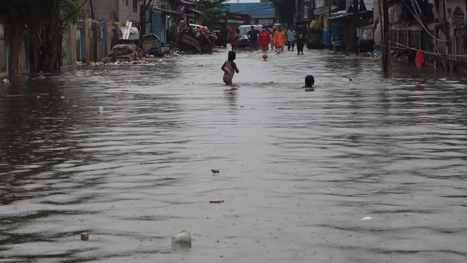 Tidal Flood Hit The North of Jakarta