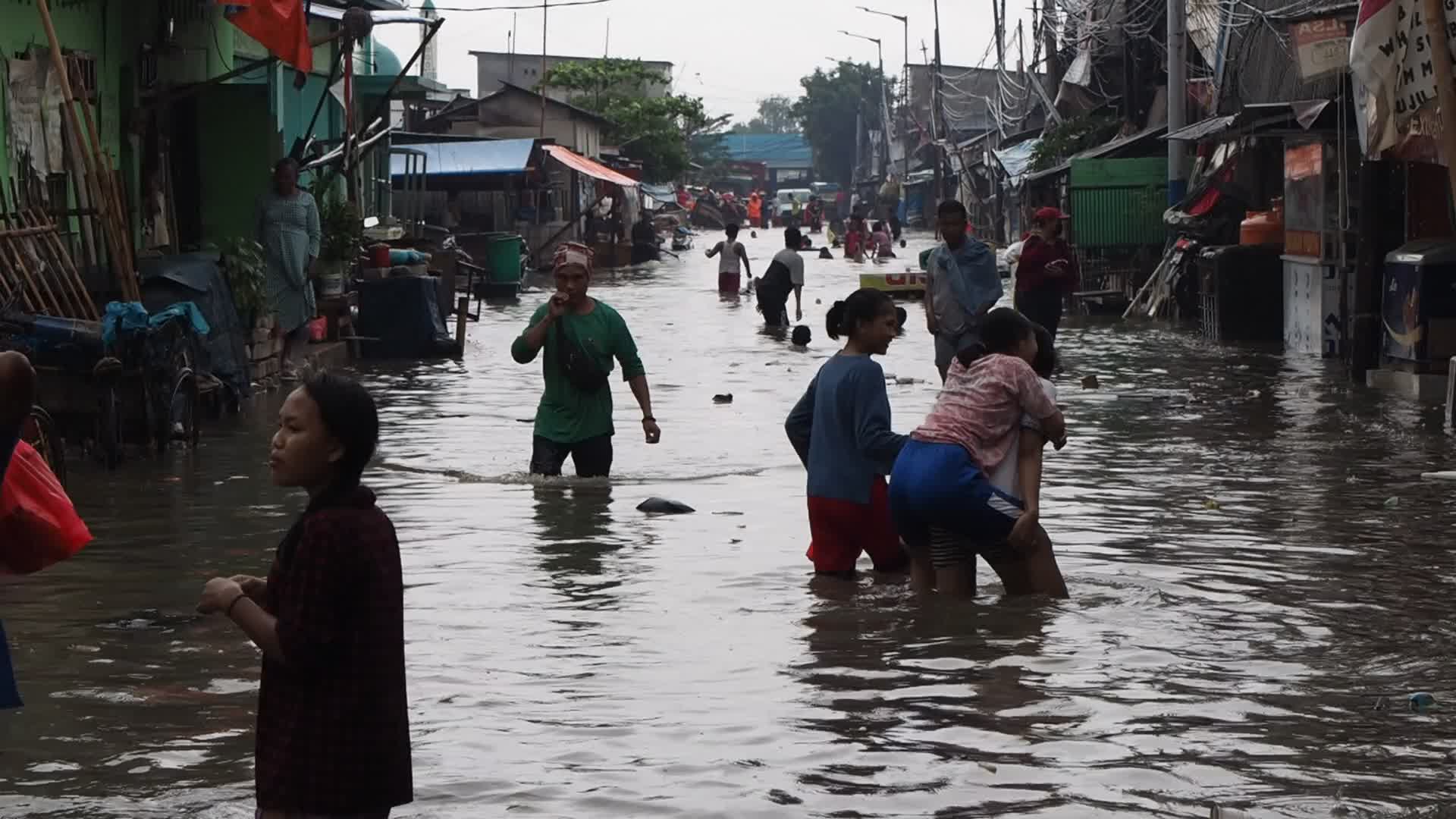 Tidal Flood Hit The North of Jakarta