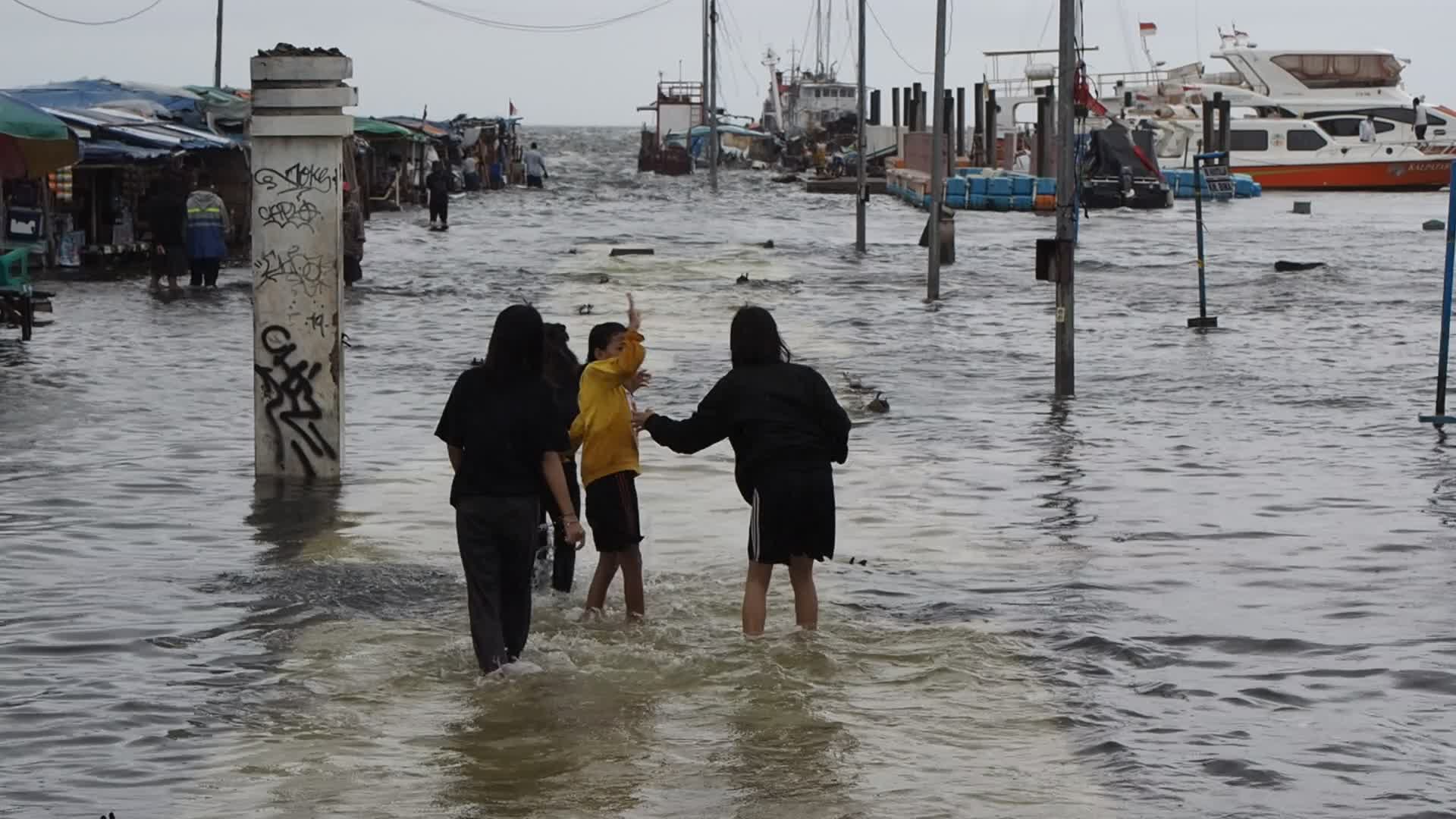 Tidal Flood Hit The North of Jakarta