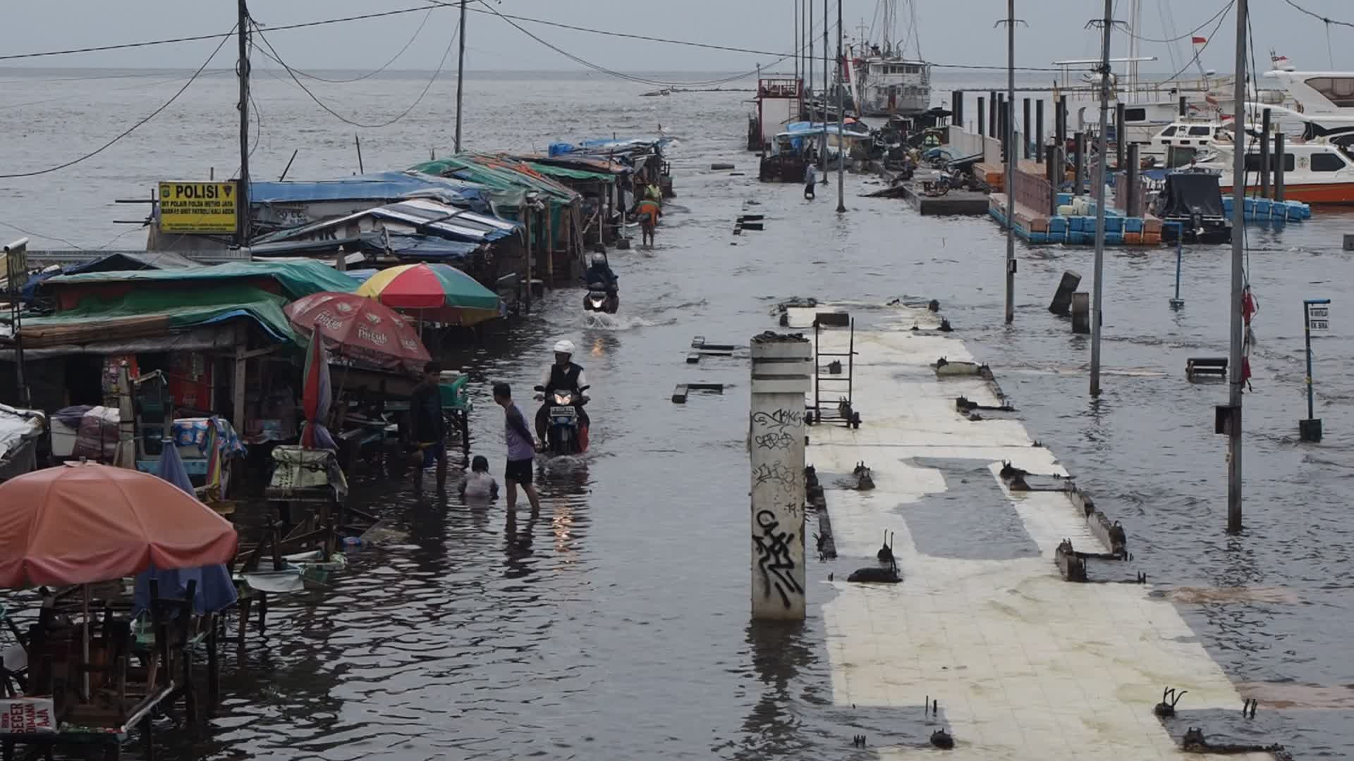 Tidal Flood Hit The North of Jakarta