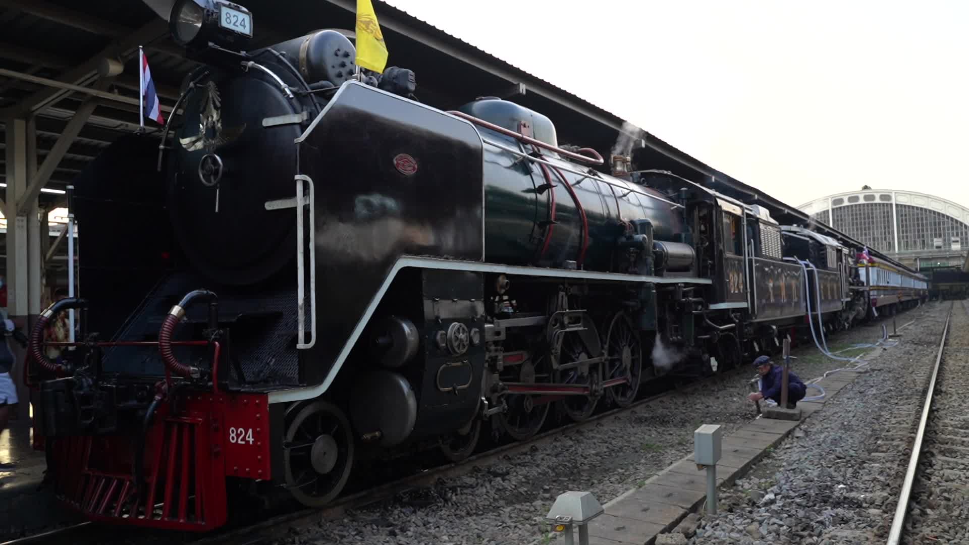 The State Railway with special trip to Ayutthaya Marks Father’s Day