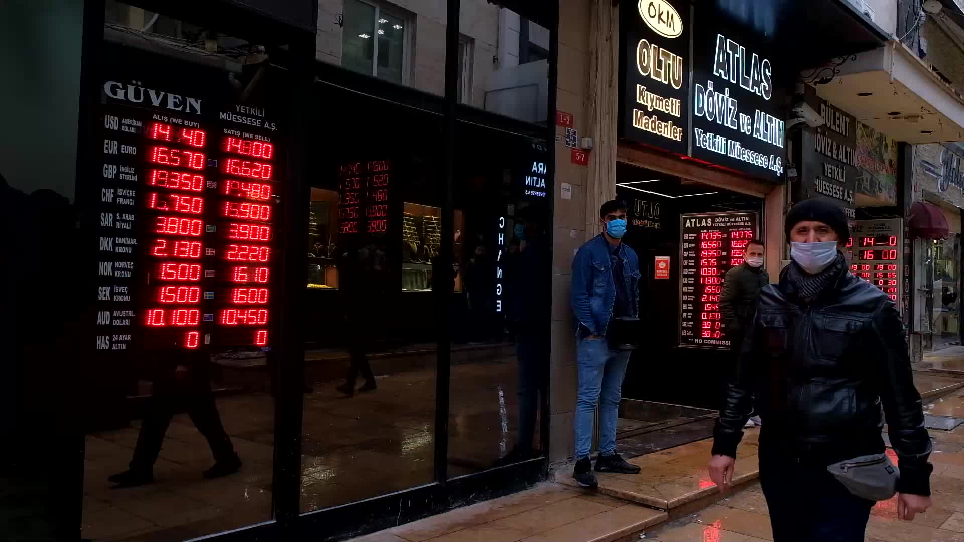 Turkish lira sets new record low
