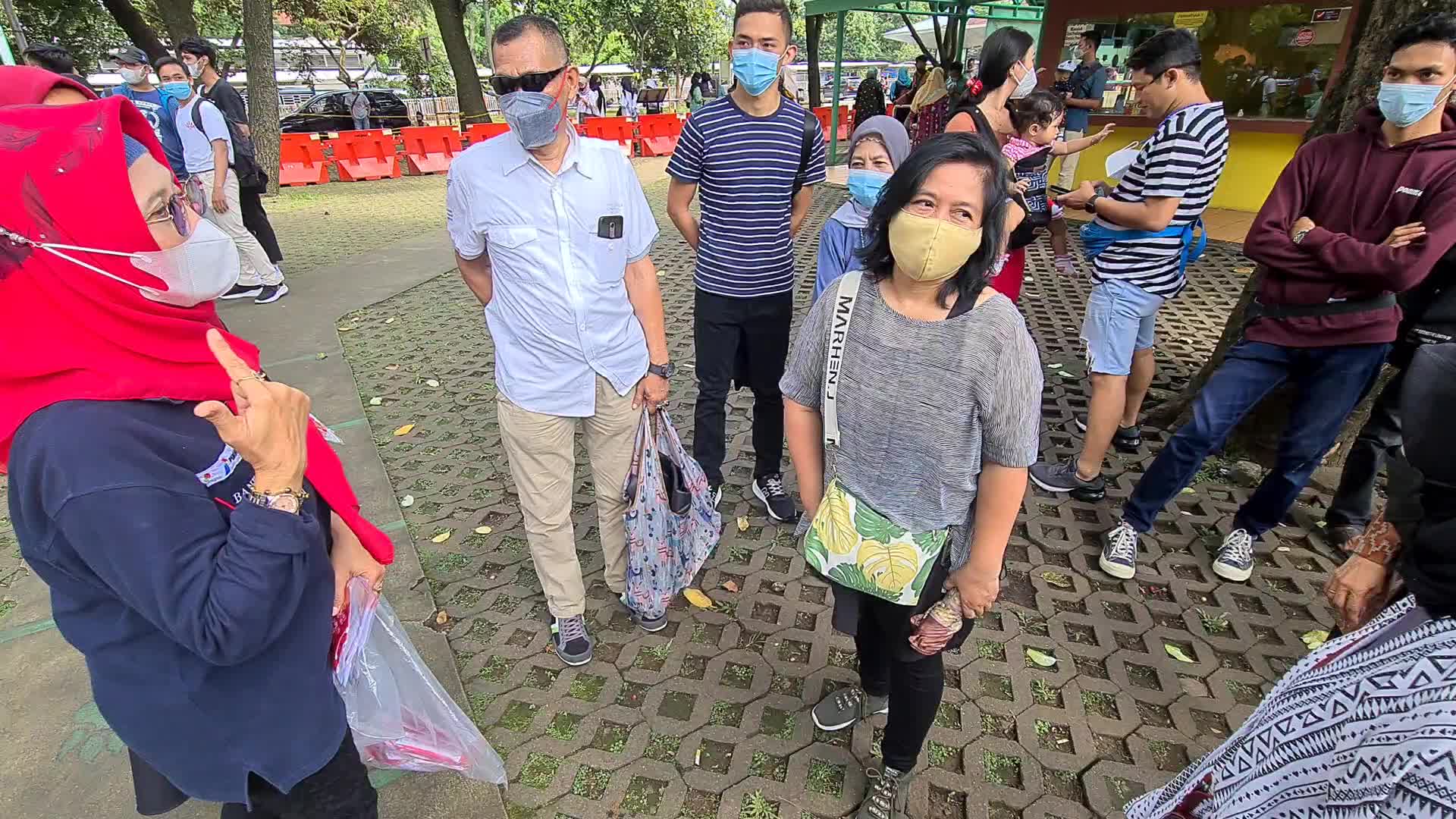 Distribution Of Free Masks In Indonesia To Prevent The Spread Of Omicron Strain