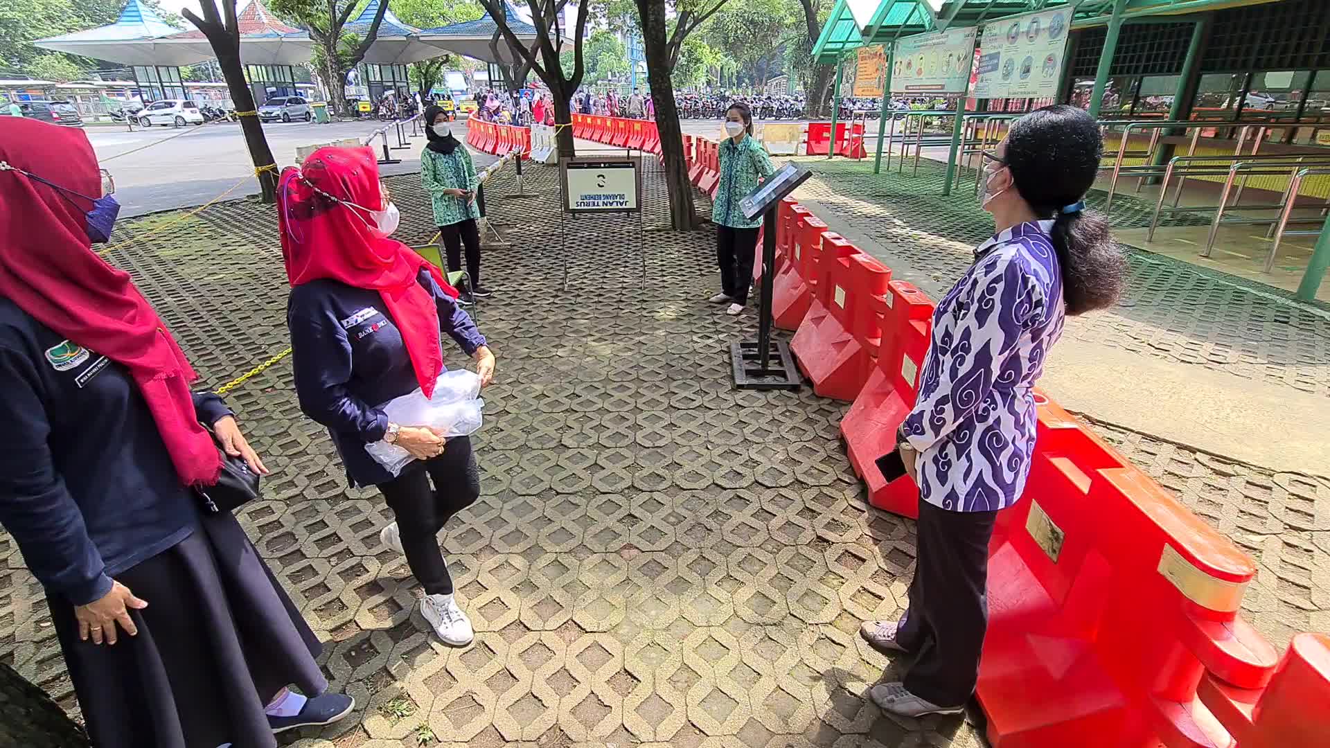 Distribution Of Free Masks In Indonesia To Prevent The Spread Of Omicron Strain