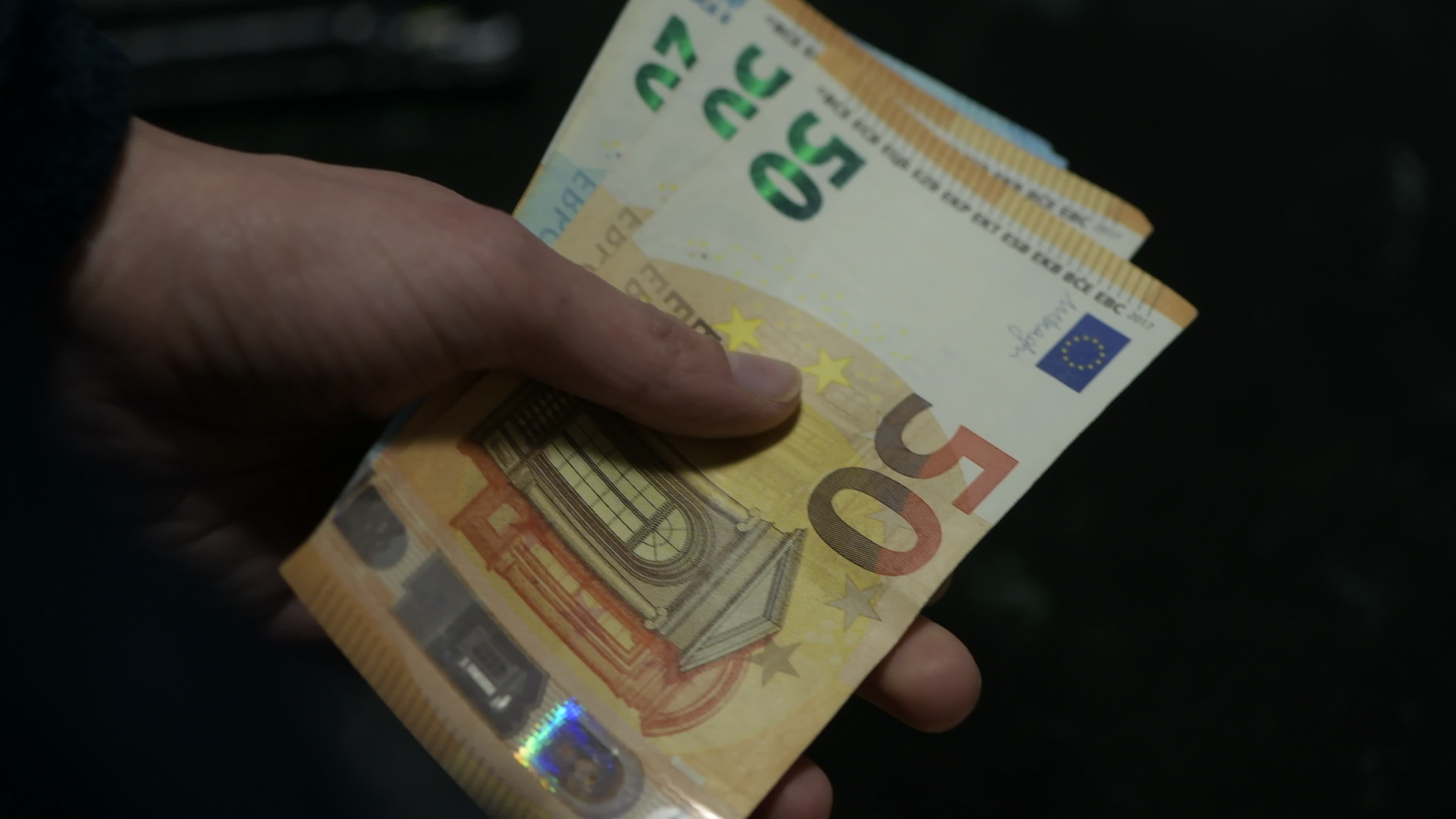 Stop cash payments over euros 1000 in Italy