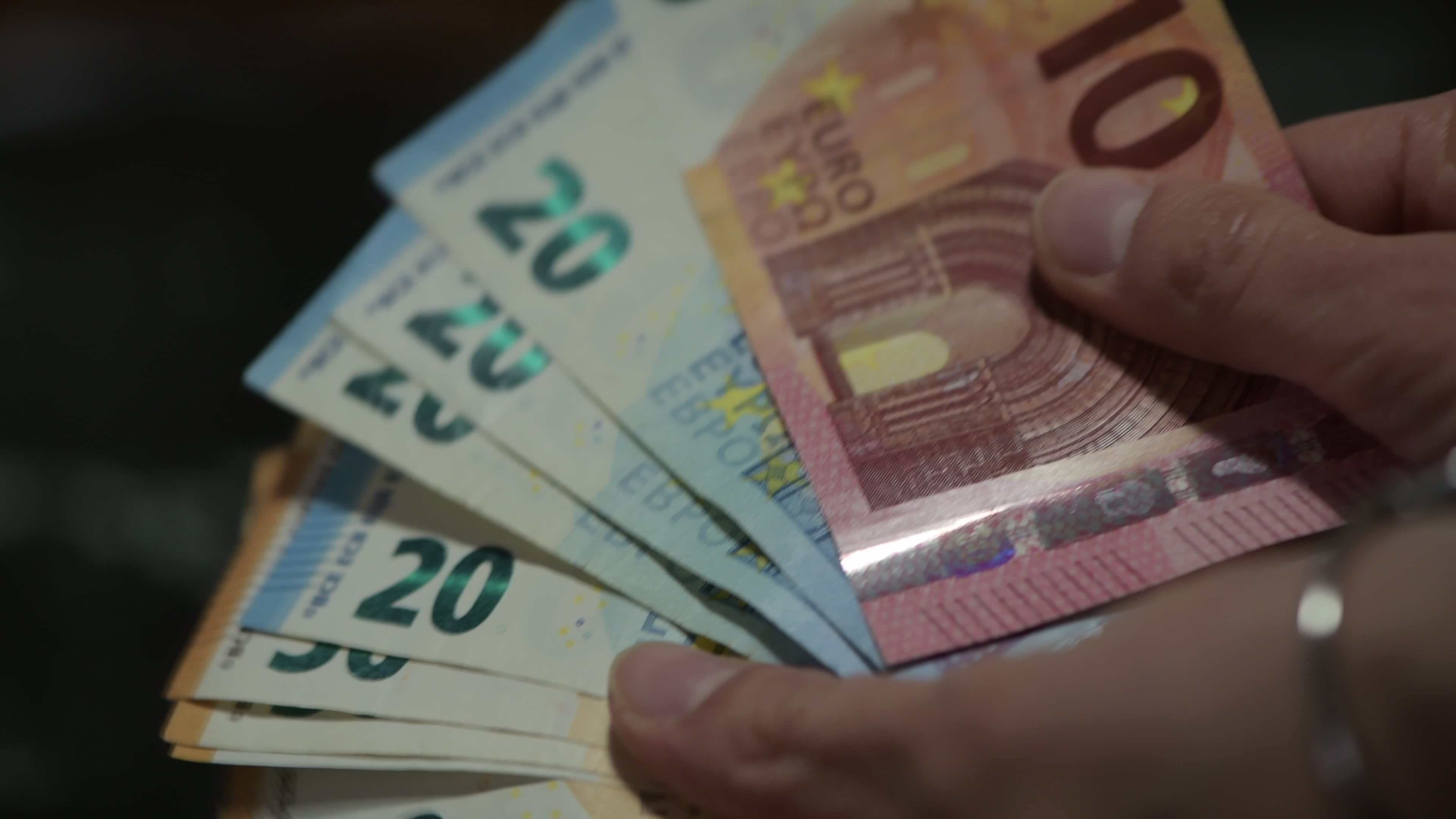 Stop cash payments over euros 1000 in Italy